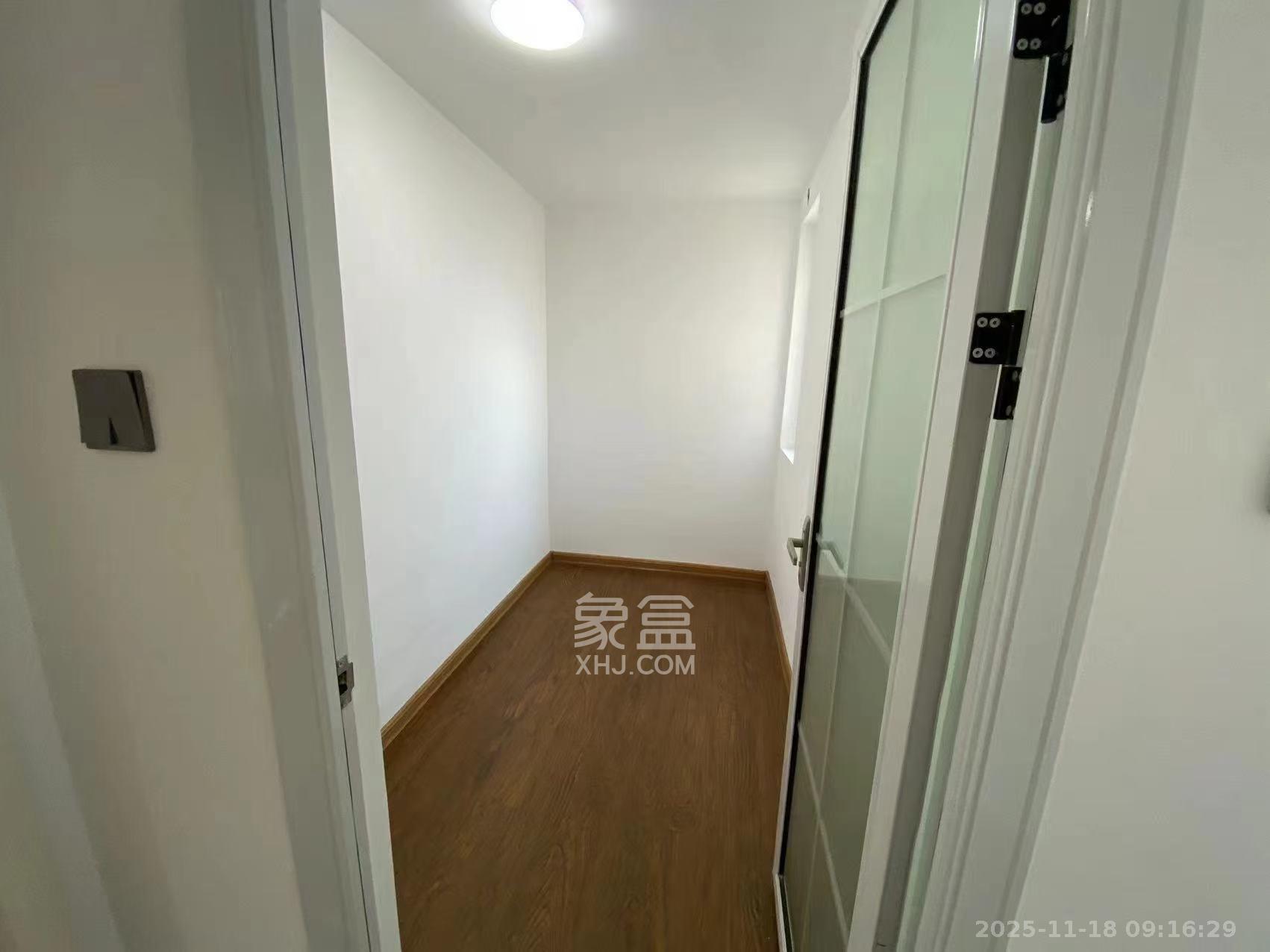 金地三千府（金地湖山樾、金地自在城）  4室2厅1卫    1700.0元/月室内图