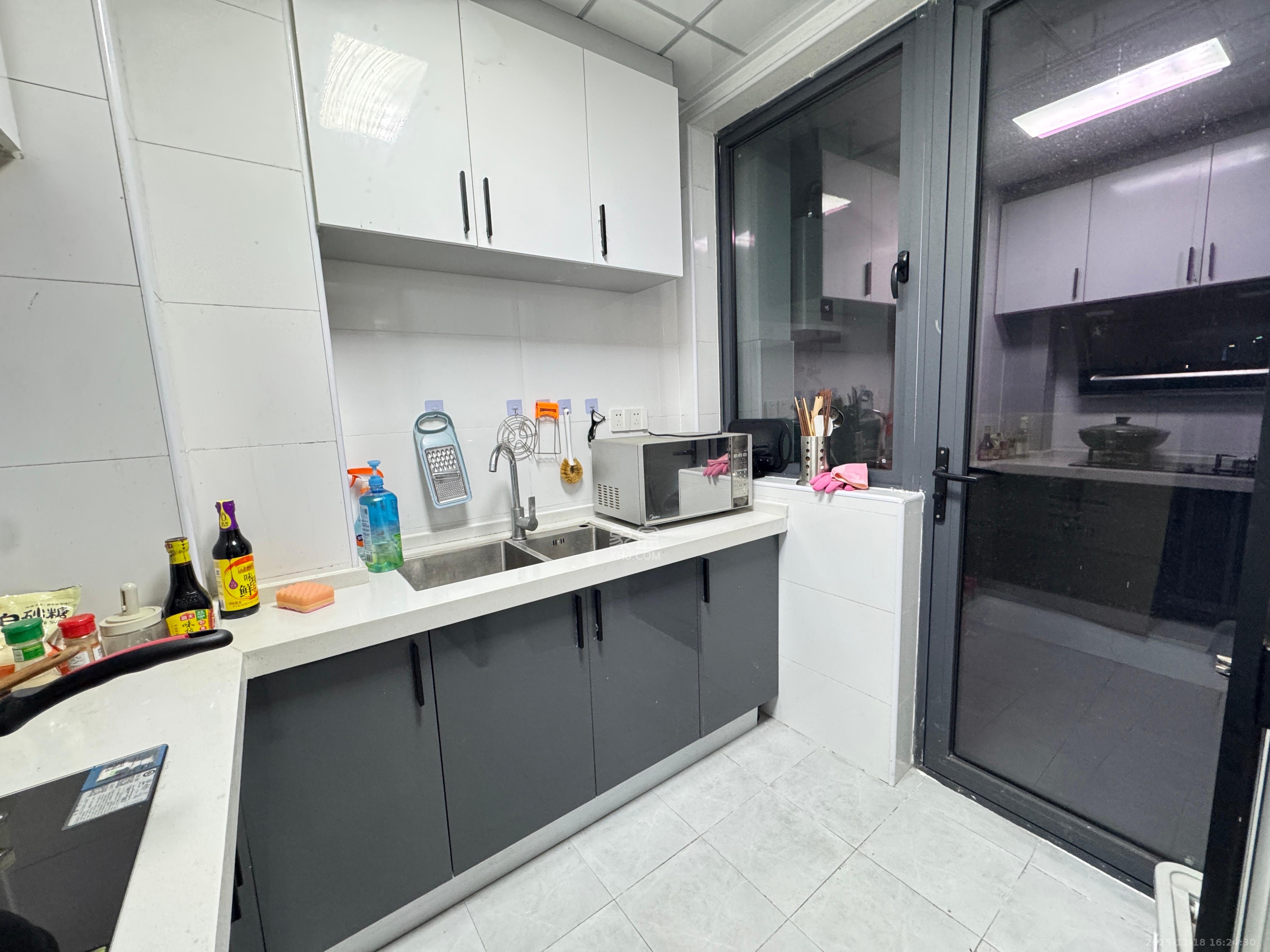 振业城三期  4室2厅1卫    3200.0元/月室内图