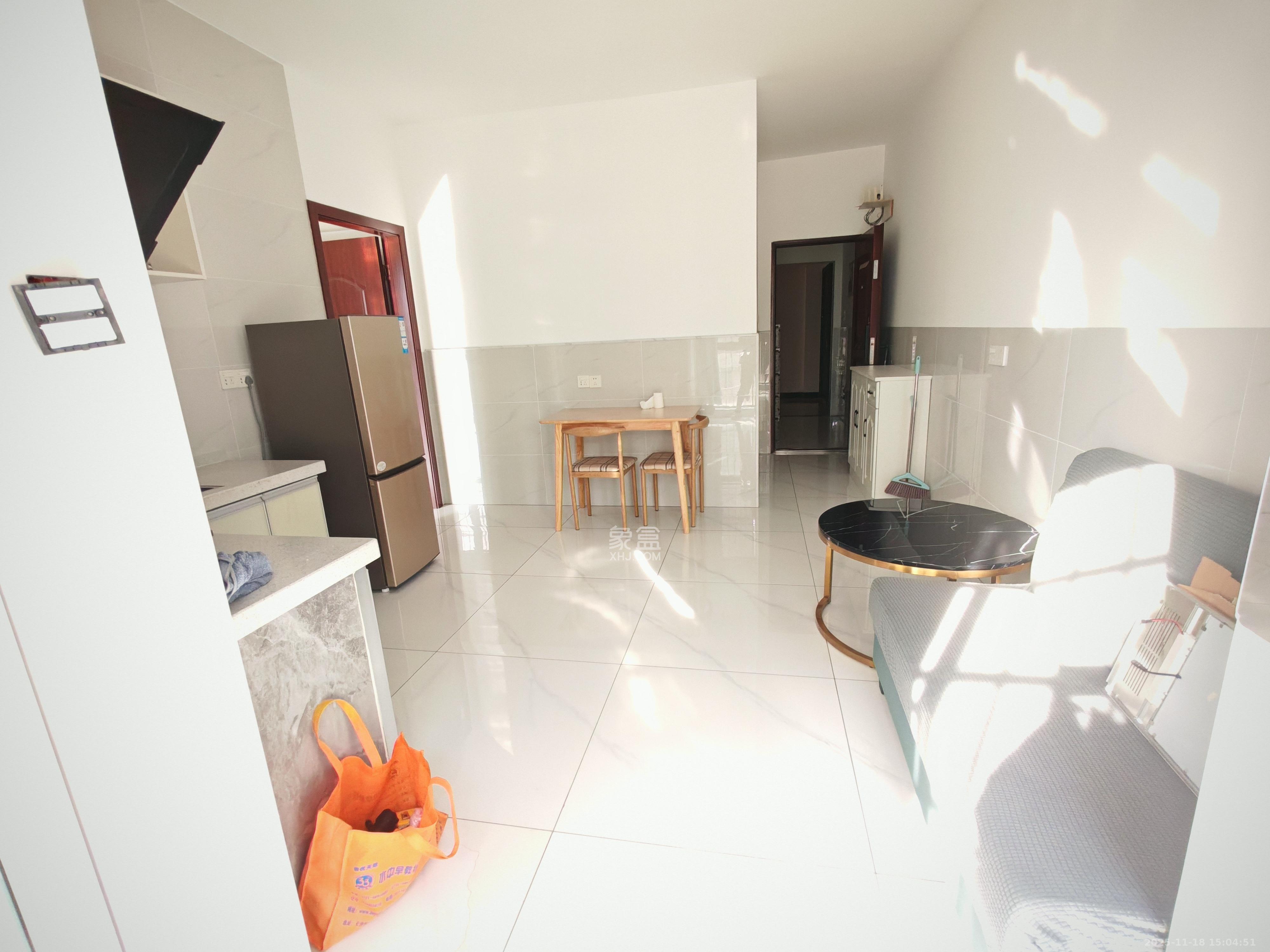 山水新城  1室1厅1卫    1400.0元/月室内图