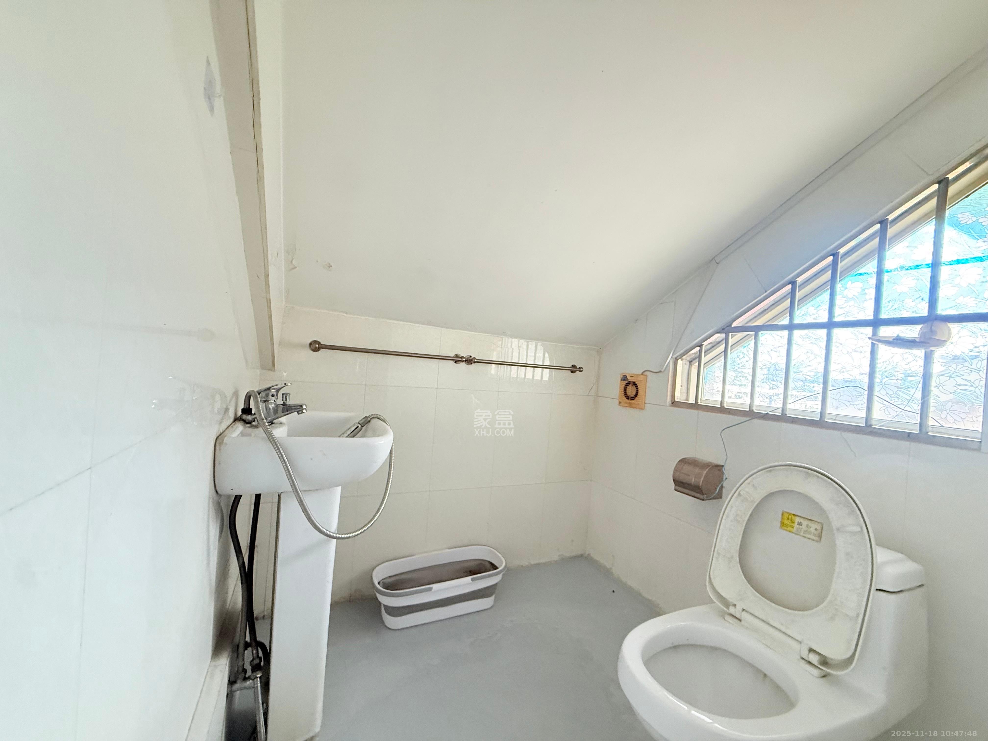 湘樟园小区（湘樟家园）  4室2厅2卫    2000.0元/月室内图