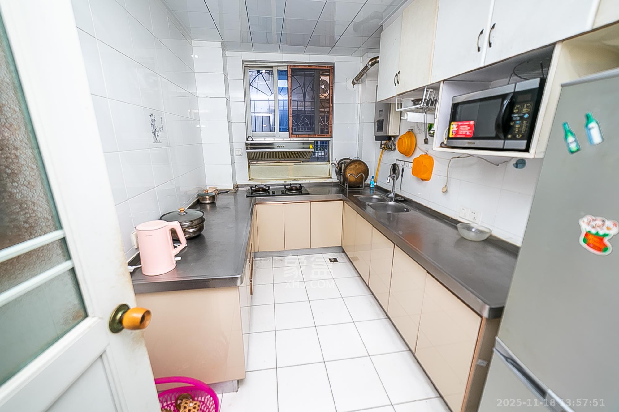 长征花园  3室2厅2卫    2200.0元/月室内图