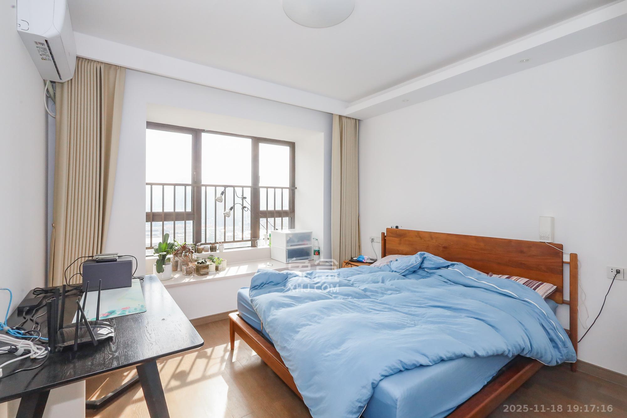 龙湖铂金中心(龙湖春江郦城) 4室2厅2卫 288.0万 龙湖铂金中心(龙湖春江郦城) 4室2厅2卫 288.0万卧室