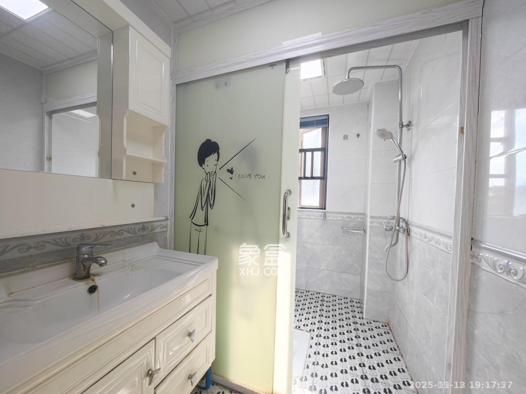 长房半岛蓝湾(观山月) 3室2厅1卫 2600.0元/月 长房半岛蓝湾(观山月) 3室2厅1卫 2600.0元/月室内图