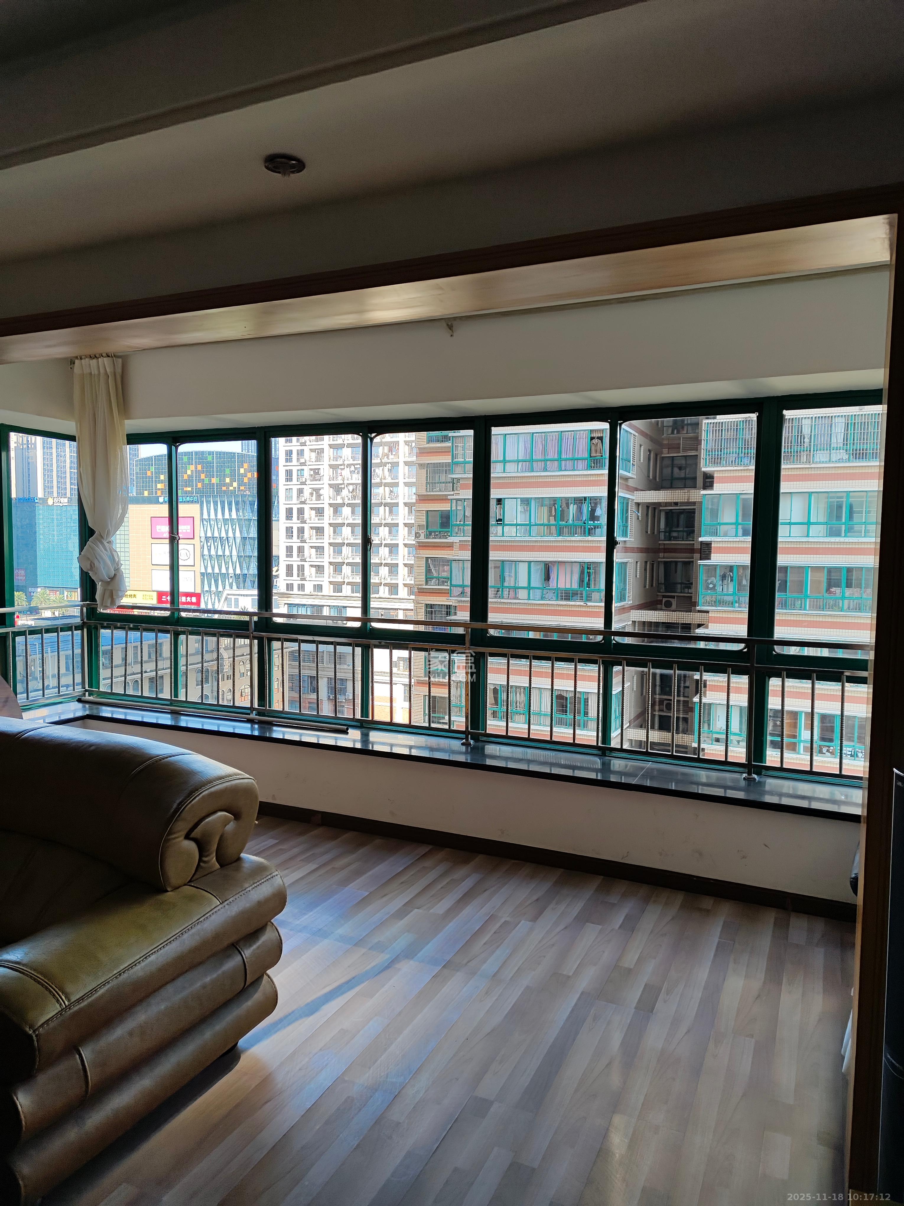 明城公寓  5室2厅2卫    3000.0元/月室内图