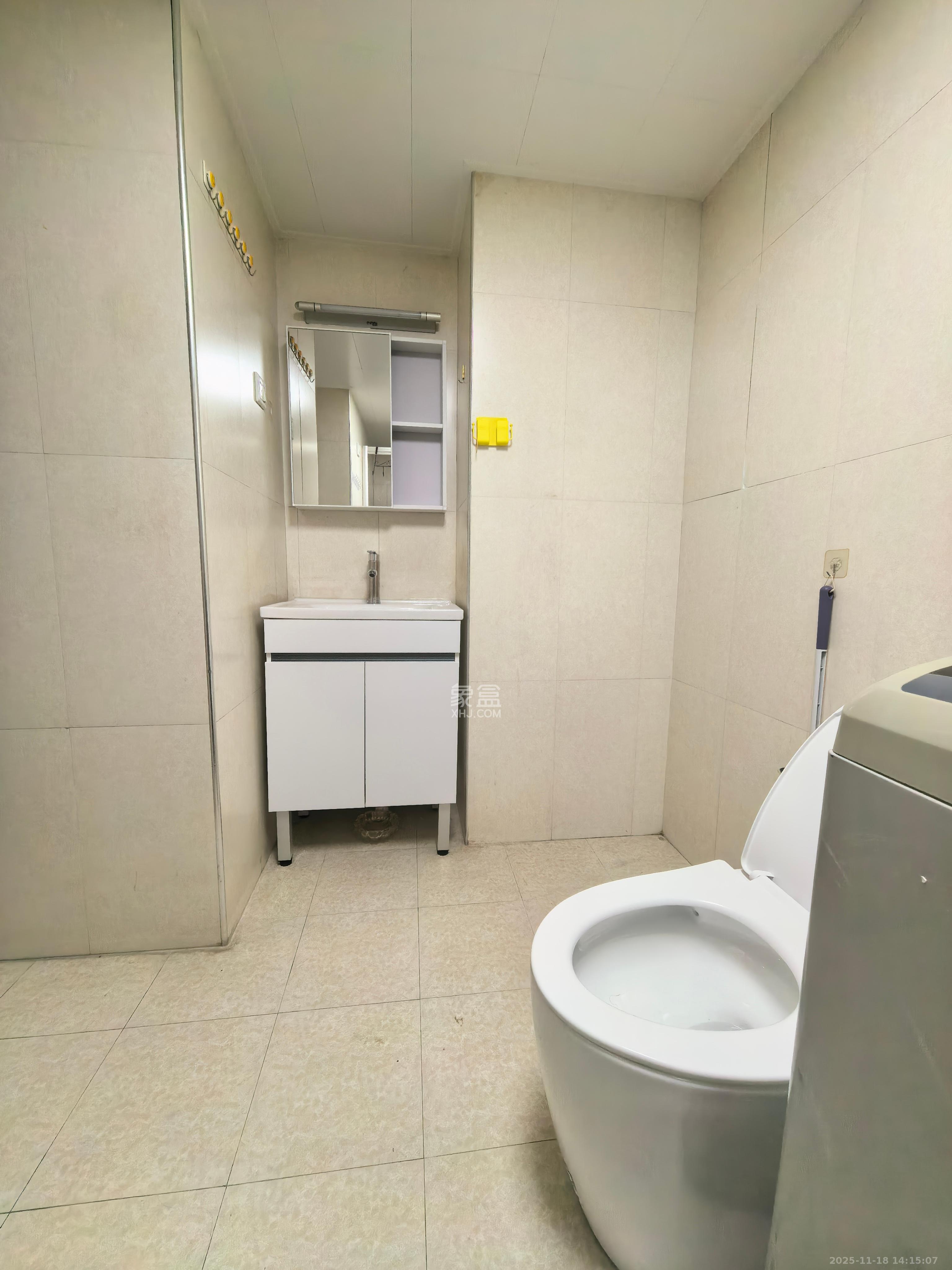 东上一品  1室1厅1卫    1800.0元/月室内图