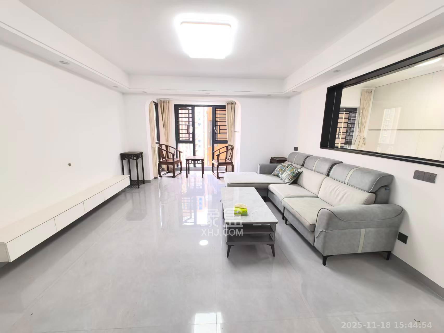 荣盛花语城  4室2厅2卫    2500.0元/月室内图