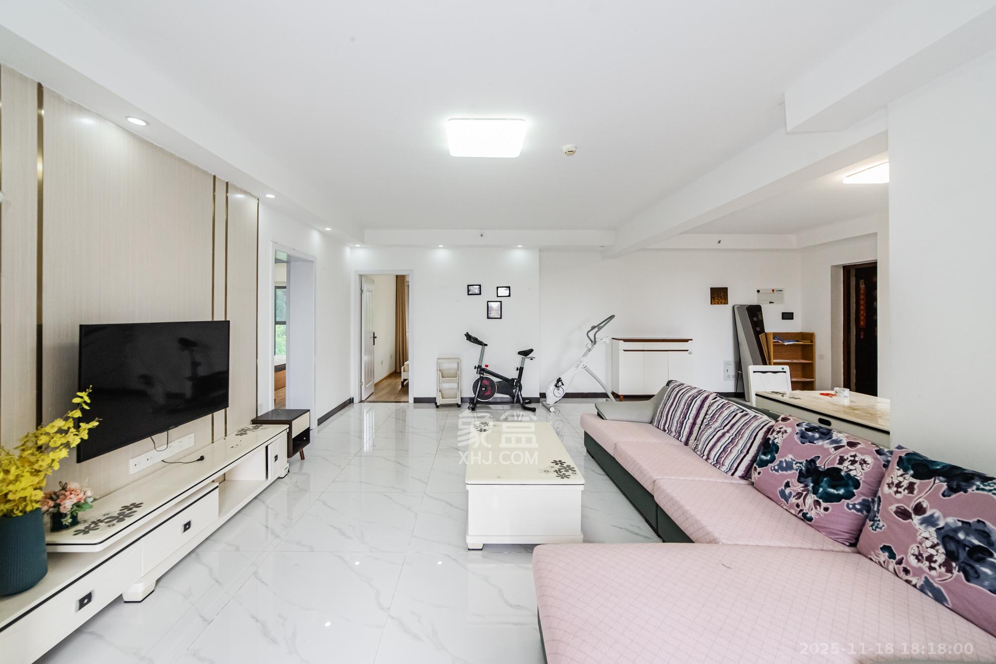 北辰三角洲C2区  3室2厅2卫    170.0万客厅