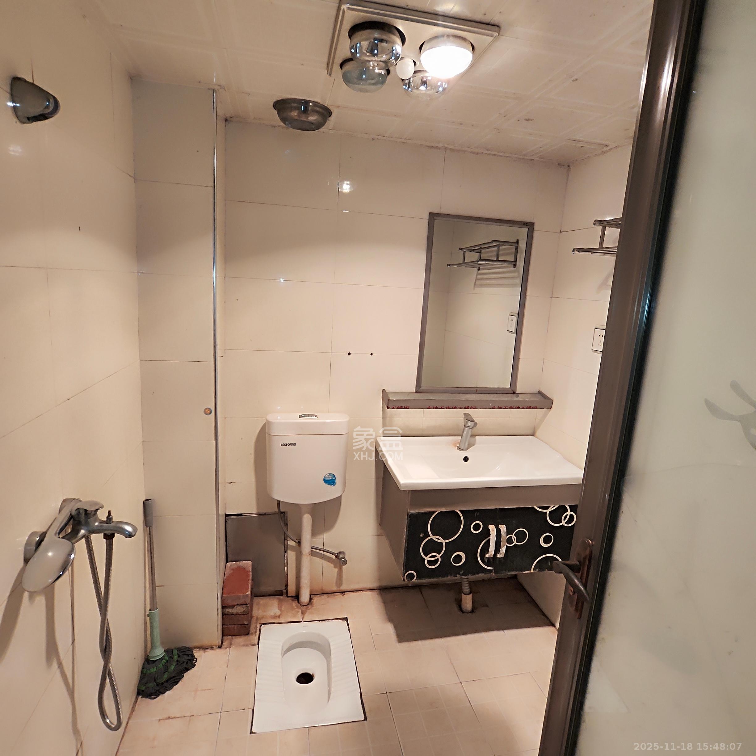 中南汽车世界 2室2厅1卫 1200.0元/月 中南汽车世界 2室2厅1卫 1200.0元/月室内图