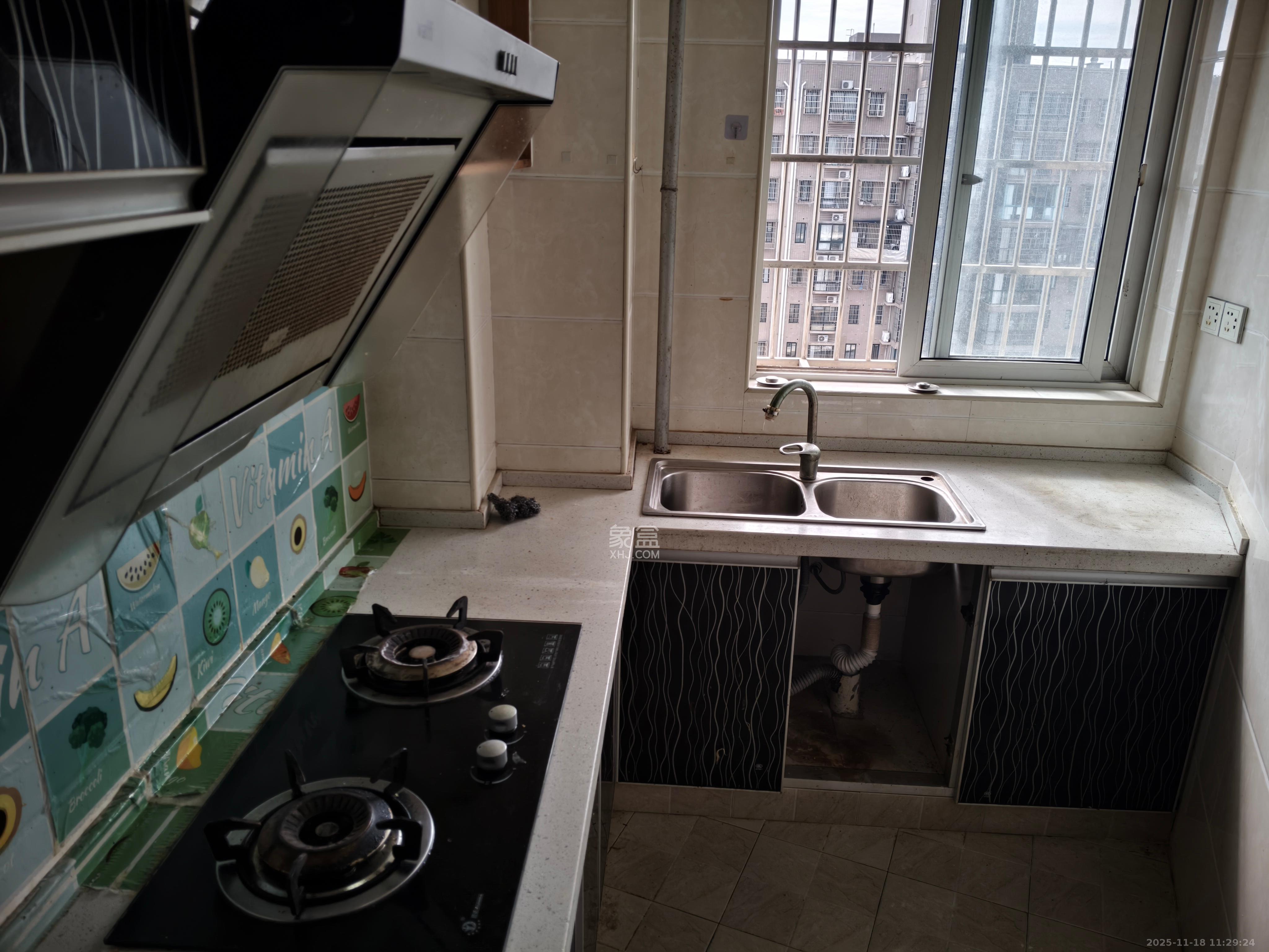 先锋东外滩  1室1厅1卫    1500.0元/月室内图