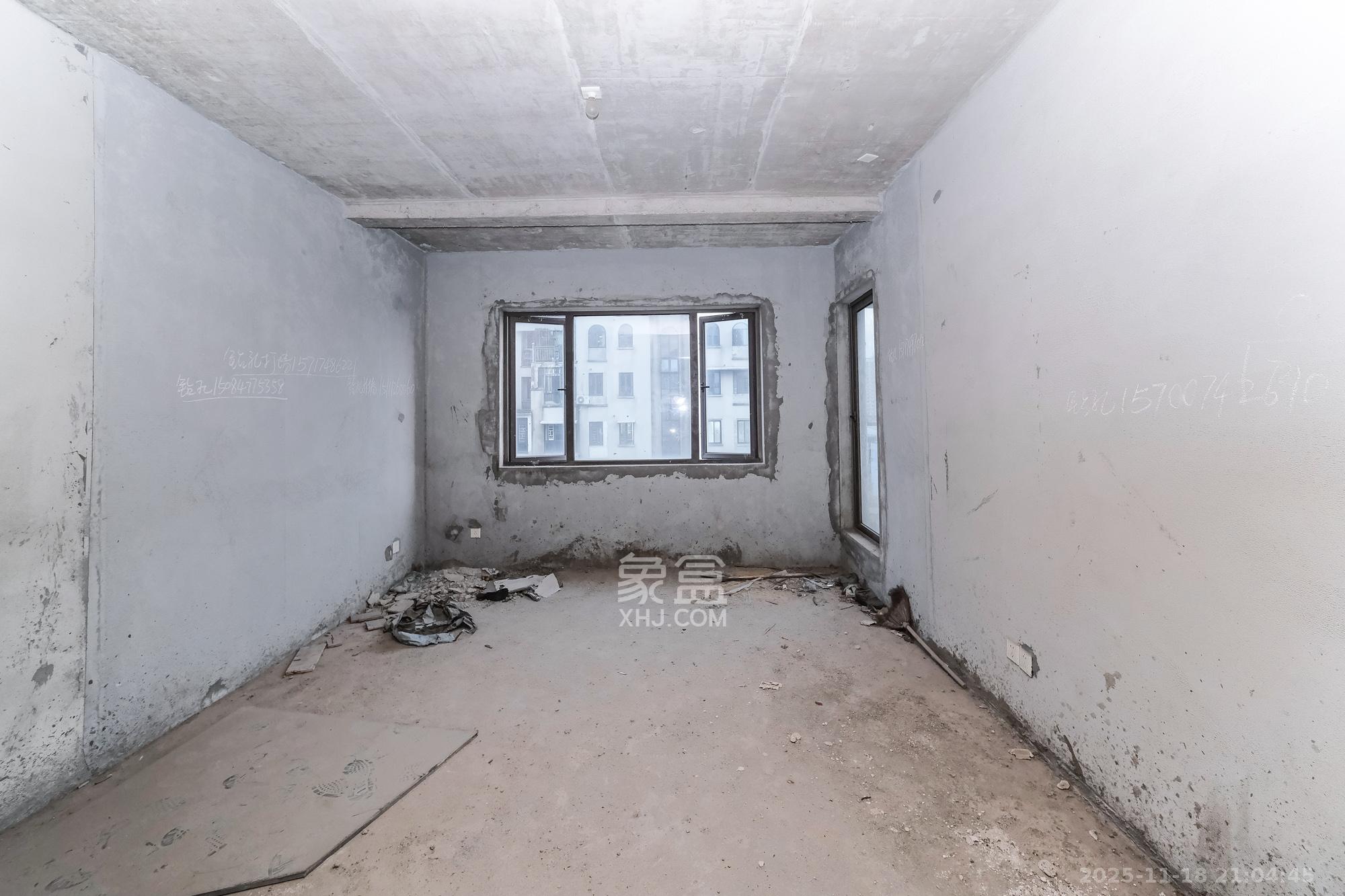 艾美潇湘  3室2厅2卫    73.8万