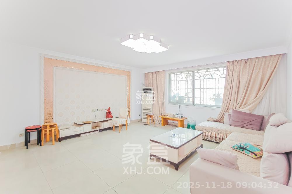 南建公寓  3室2厅2卫    2000.0元/月室内图