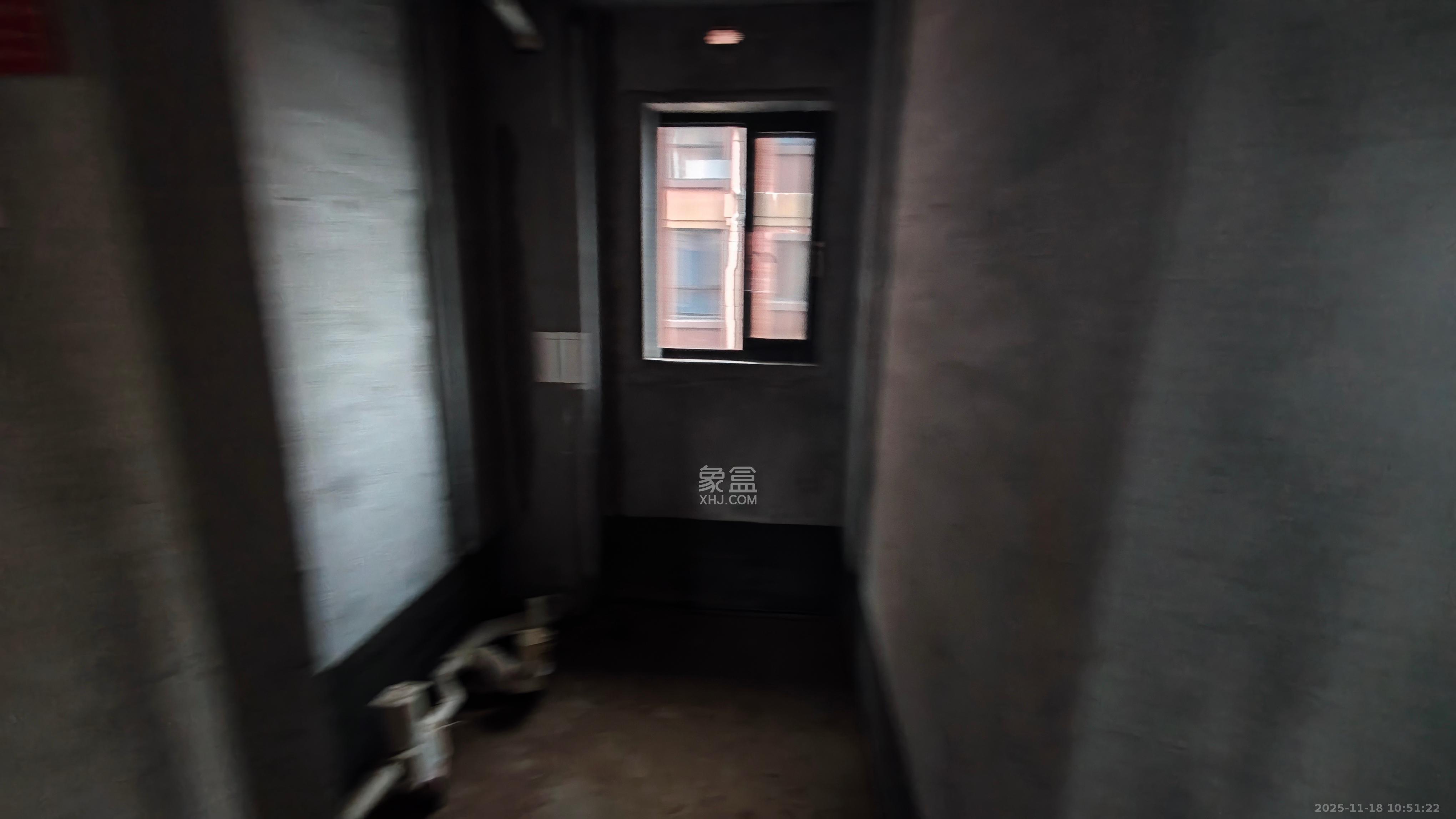 华雅花园  3室2厅2卫    49.0万客厅