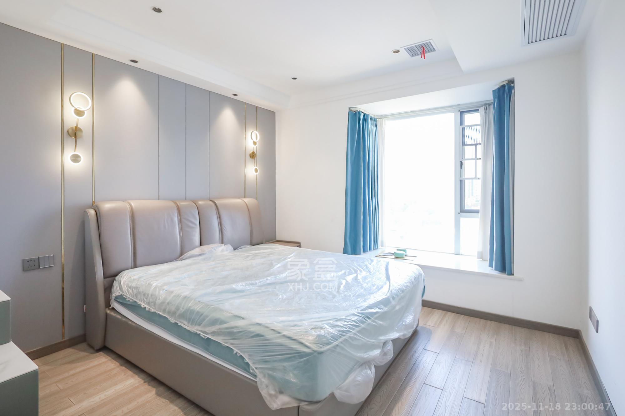 华韵城市海岸（城市水岸苑）  5室2厅3卫    210.0万卧室