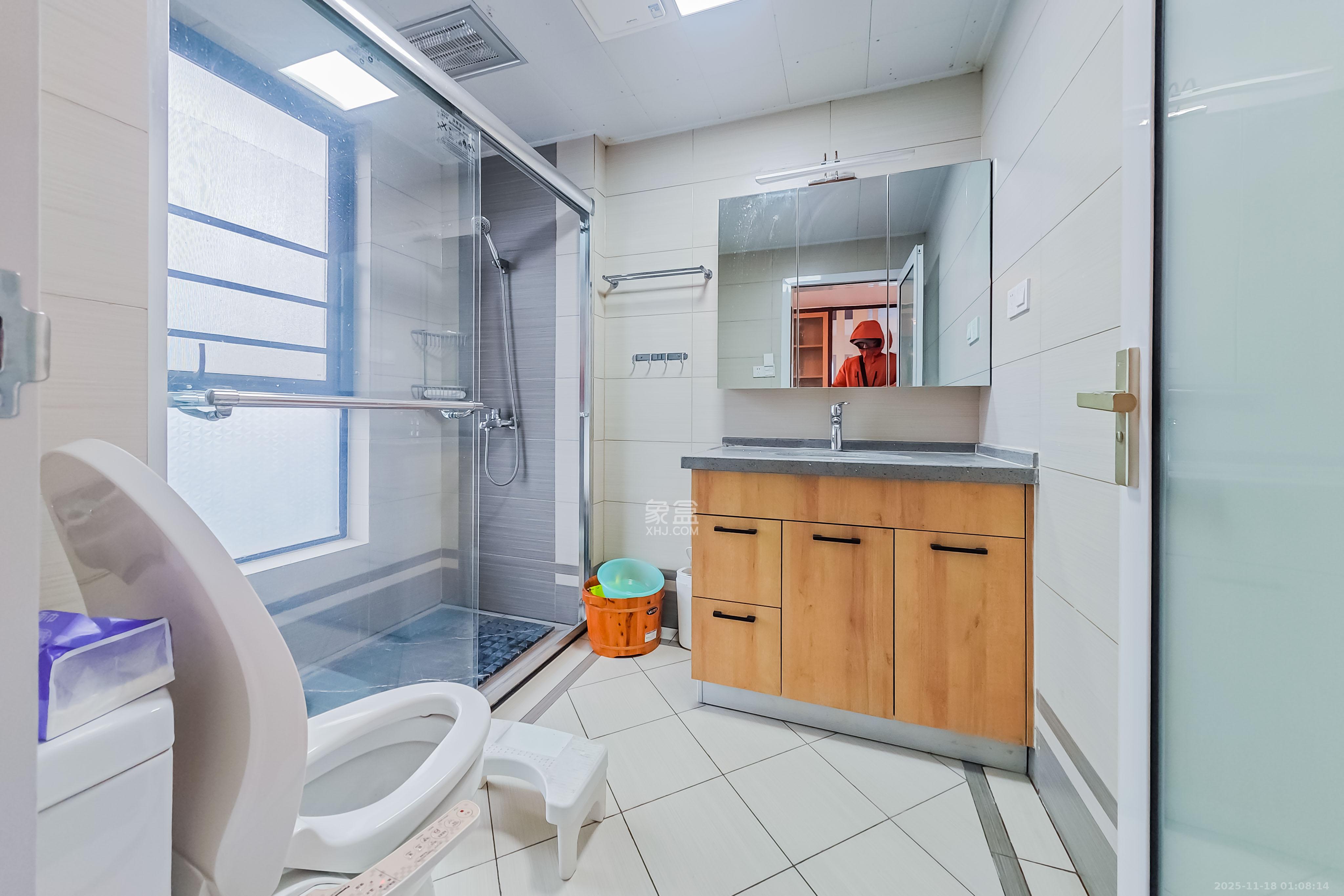 京武浪琴山一、二期  4室2厅2卫    400.0万卫生间