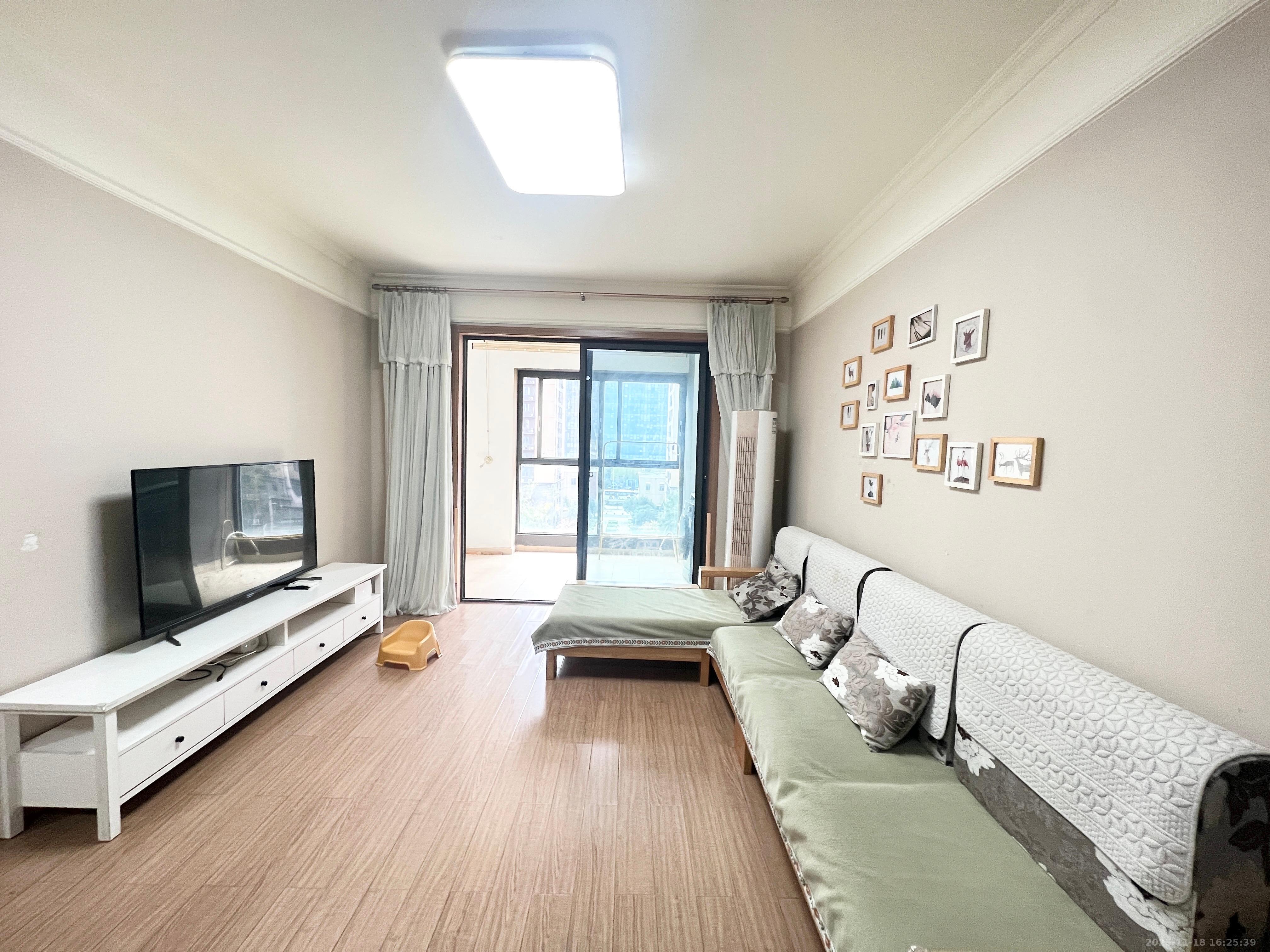 麓谷小镇  3室2厅1卫    2200.0元/月室内图1