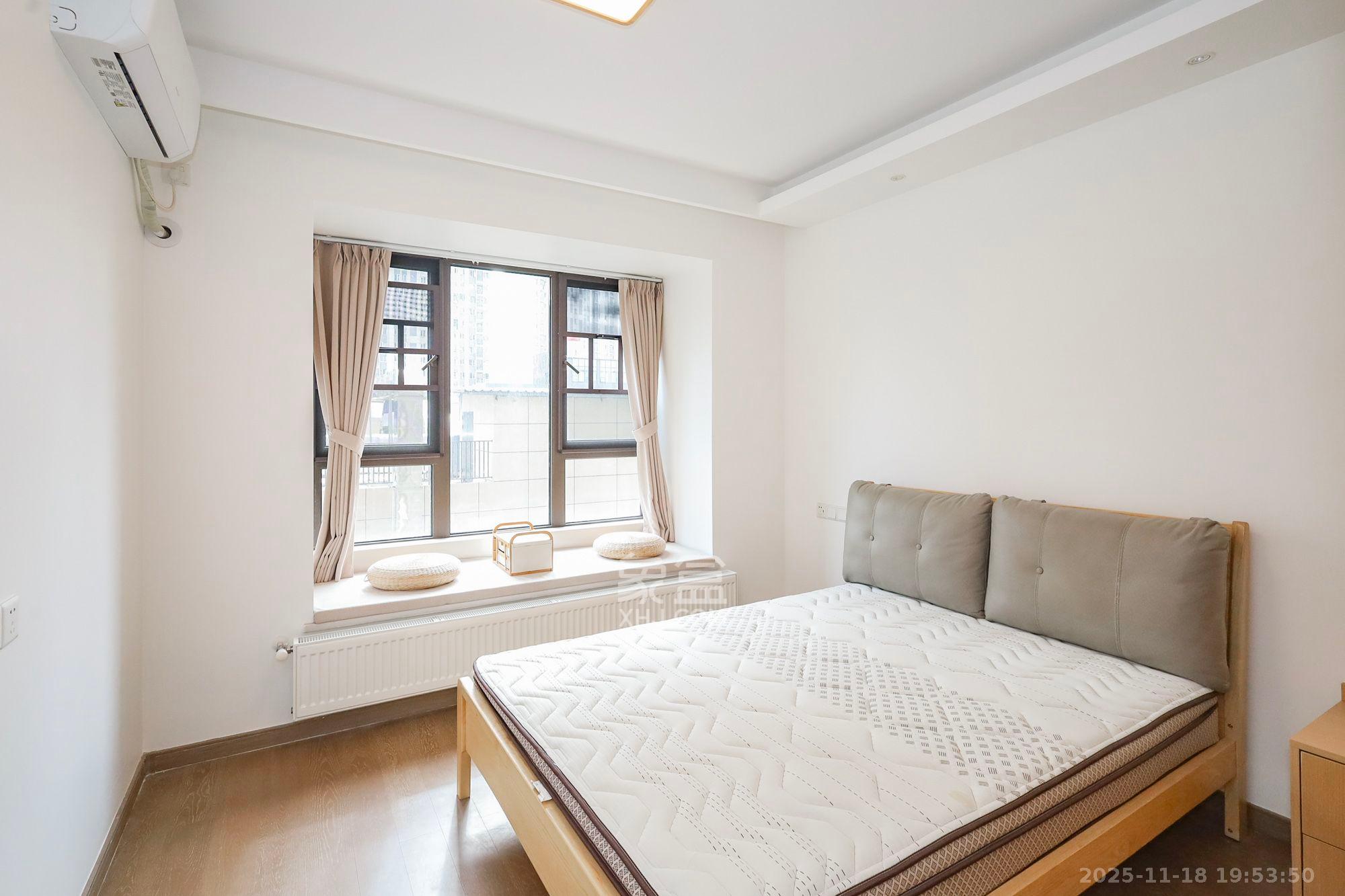 龙湖铂金中心(龙湖春江郦城) 3室2厅2卫 4800.0元/月 龙湖铂金中心(龙湖春江郦城) 3室2厅2卫 4800.0元/月室内图