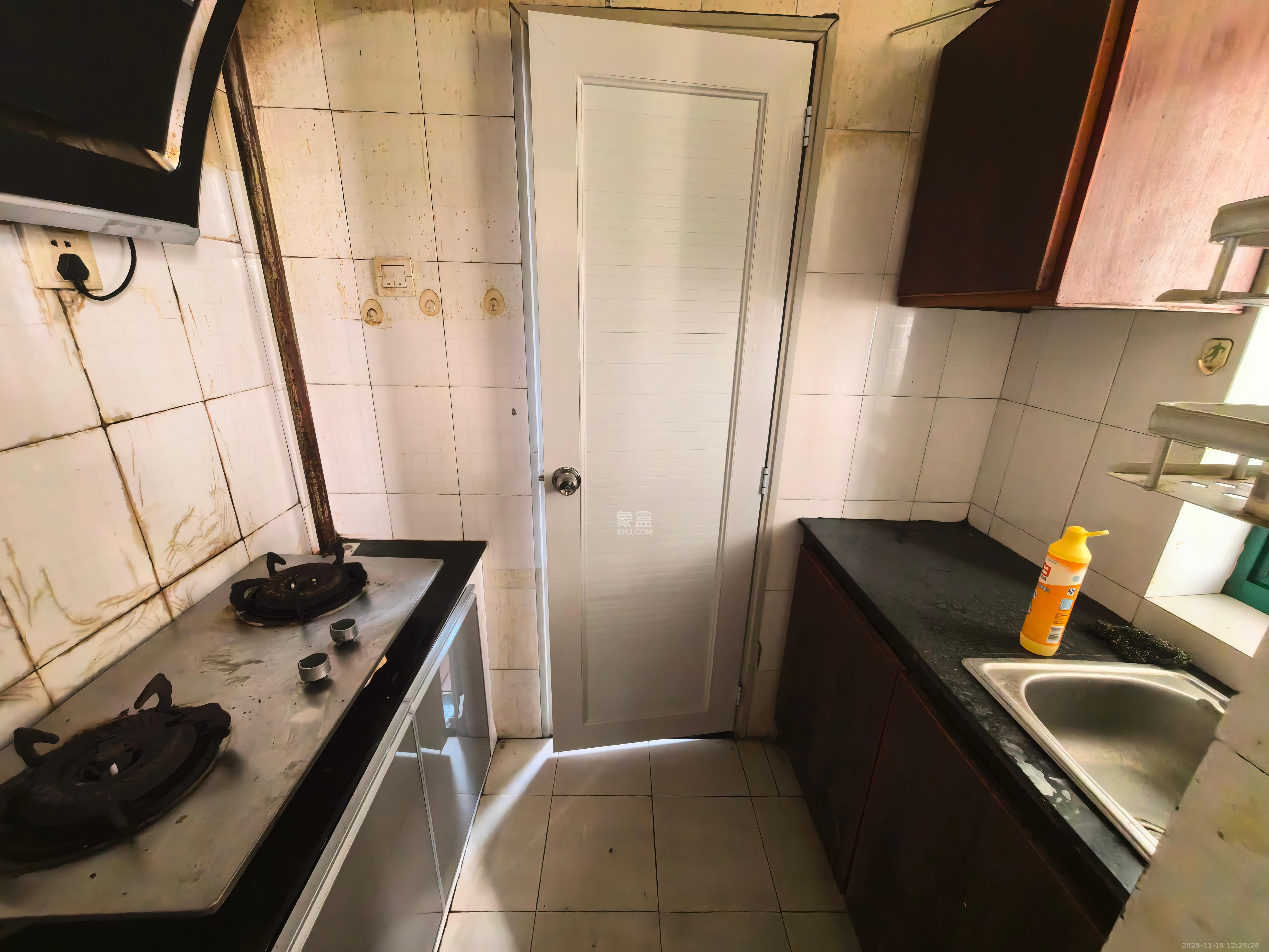 明城公寓  1室1厅1卫    900.0元/月室内图