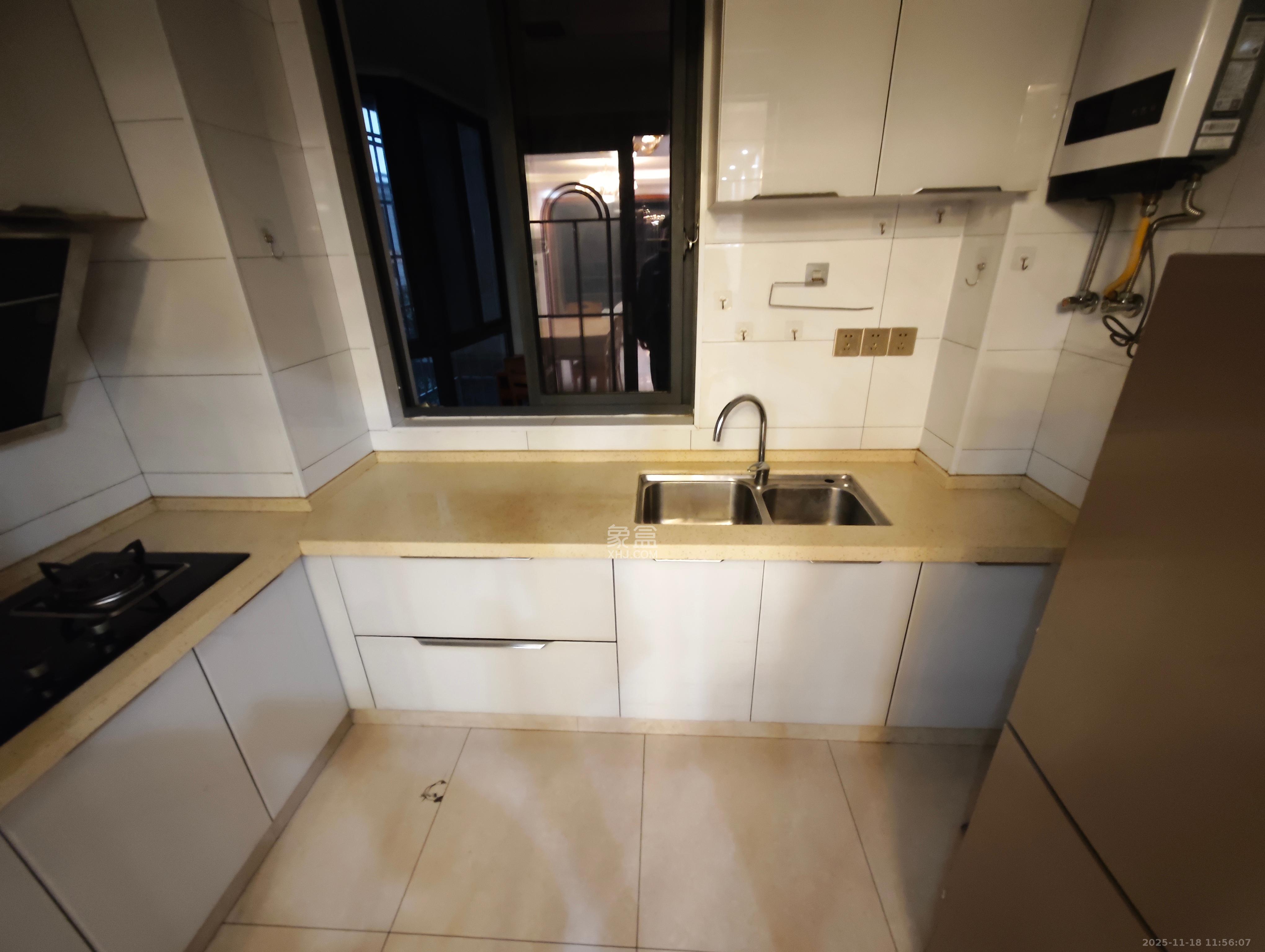 江河东澜湾  3室2厅1卫    3000.0元/月室内图