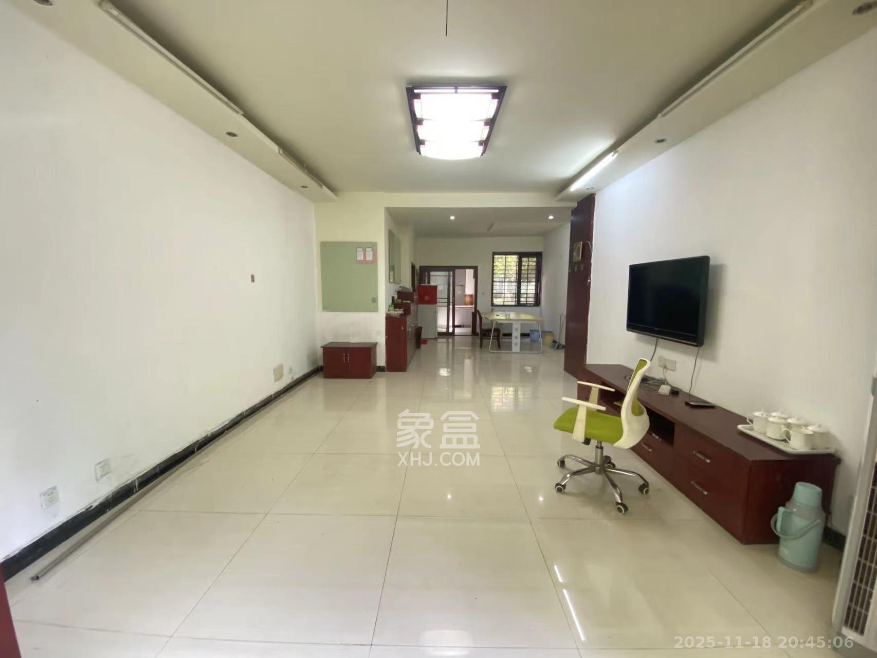 长房东郡  3室1厅2卫    3800.0元/月室内图