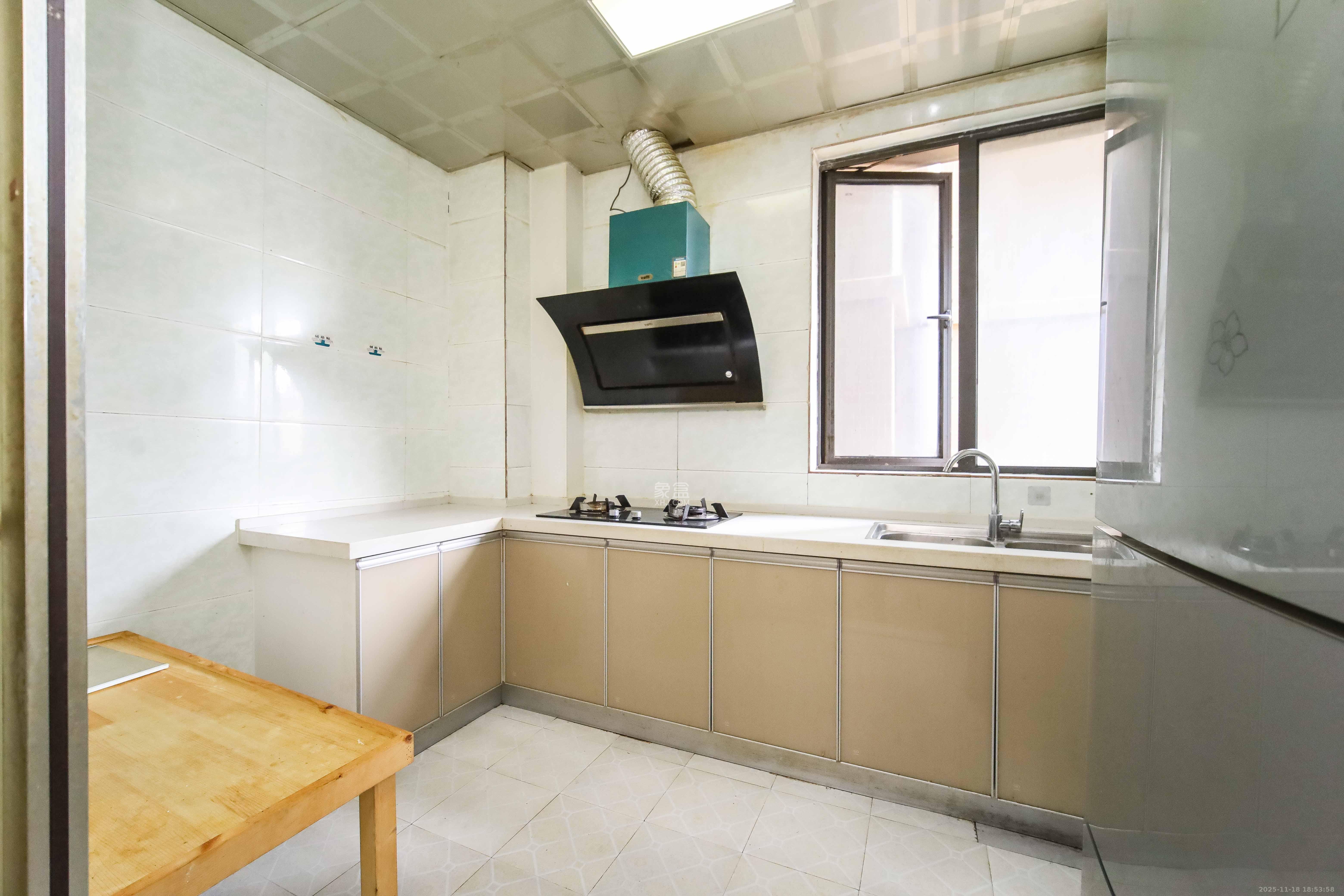 湘域熙岸 3室2厅2卫 158.0万 湘域熙岸 3室2厅2卫 158.0万厨房