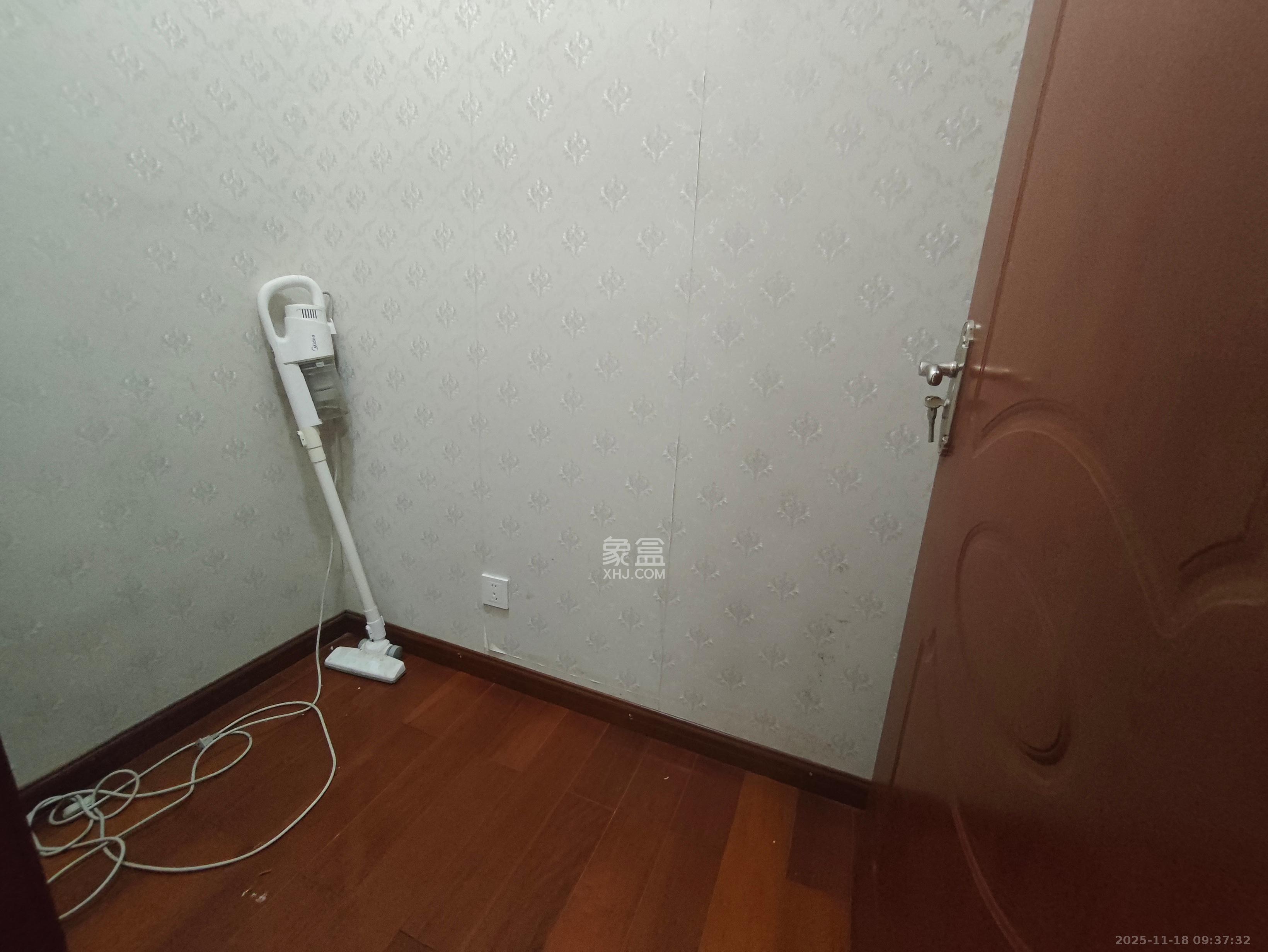 澳海澜庭 4室2厅2卫 2500.0元/月 澳海澜庭 4室2厅2卫 2500.0元/月室内图