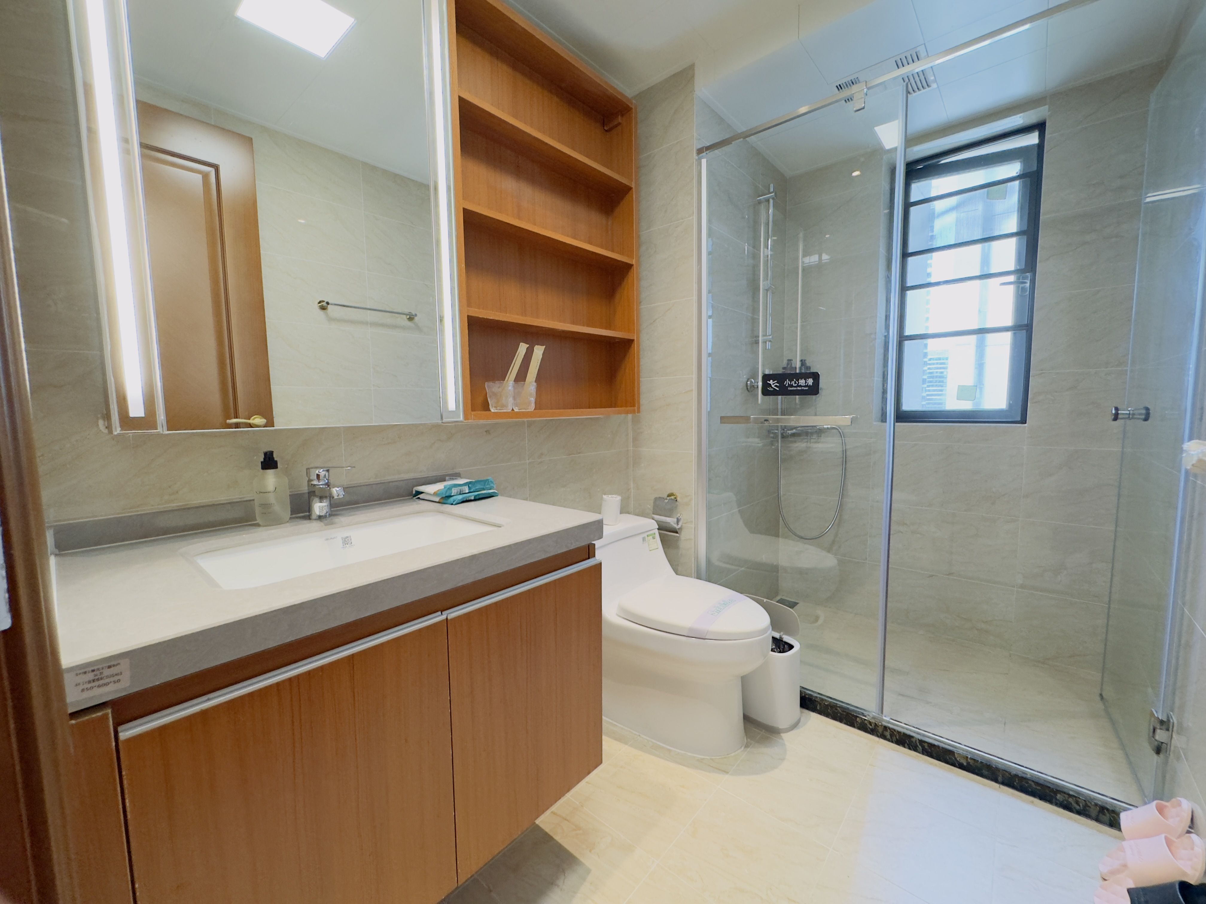 恒大美丽沙天璟湾 3室2厅1卫 235.0万 恒大美丽沙天璟湾 3室2厅1卫 235.0万客厅