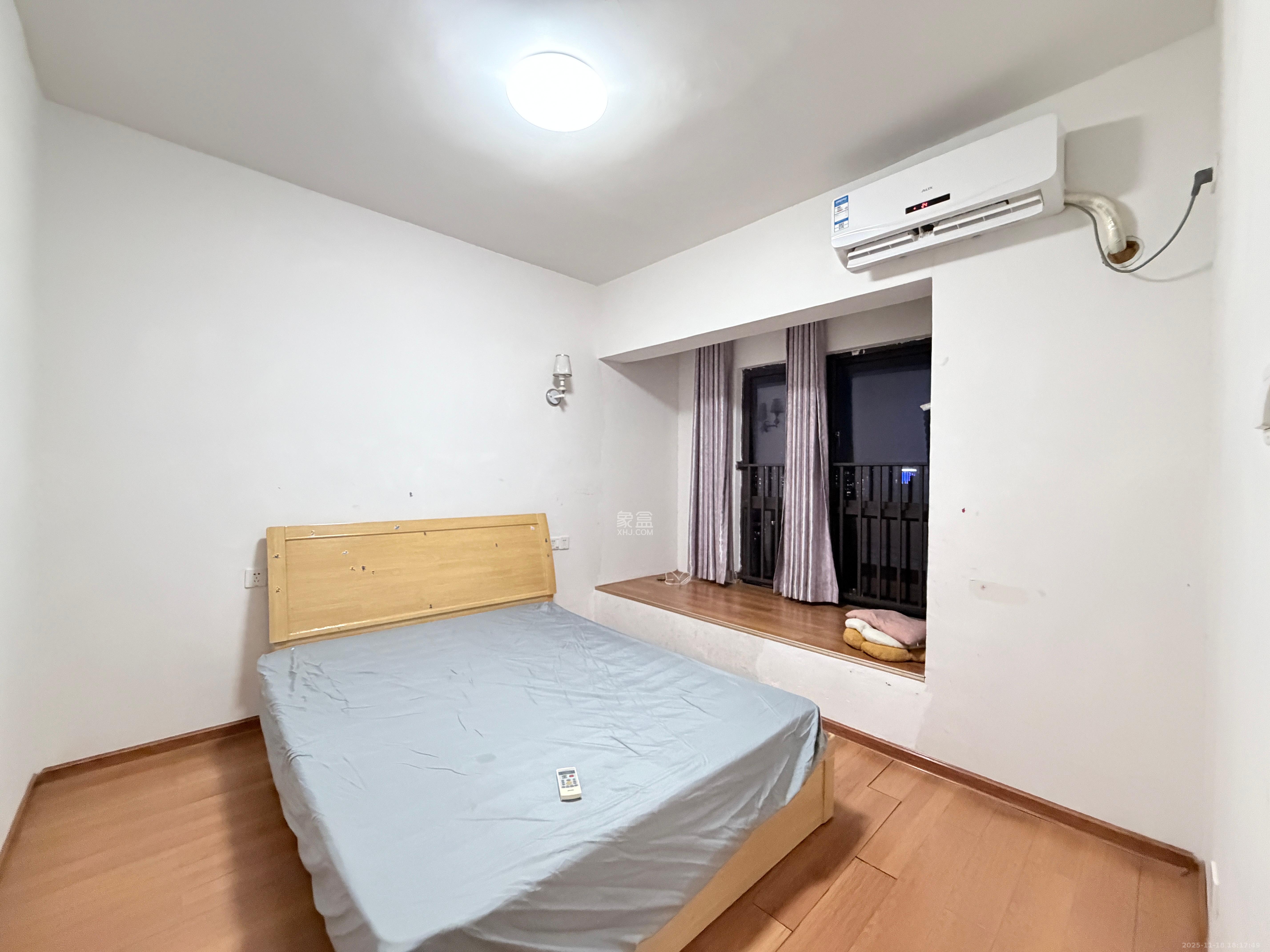 绿地中央广场  3室2厅1卫    2500.0元/月室内图