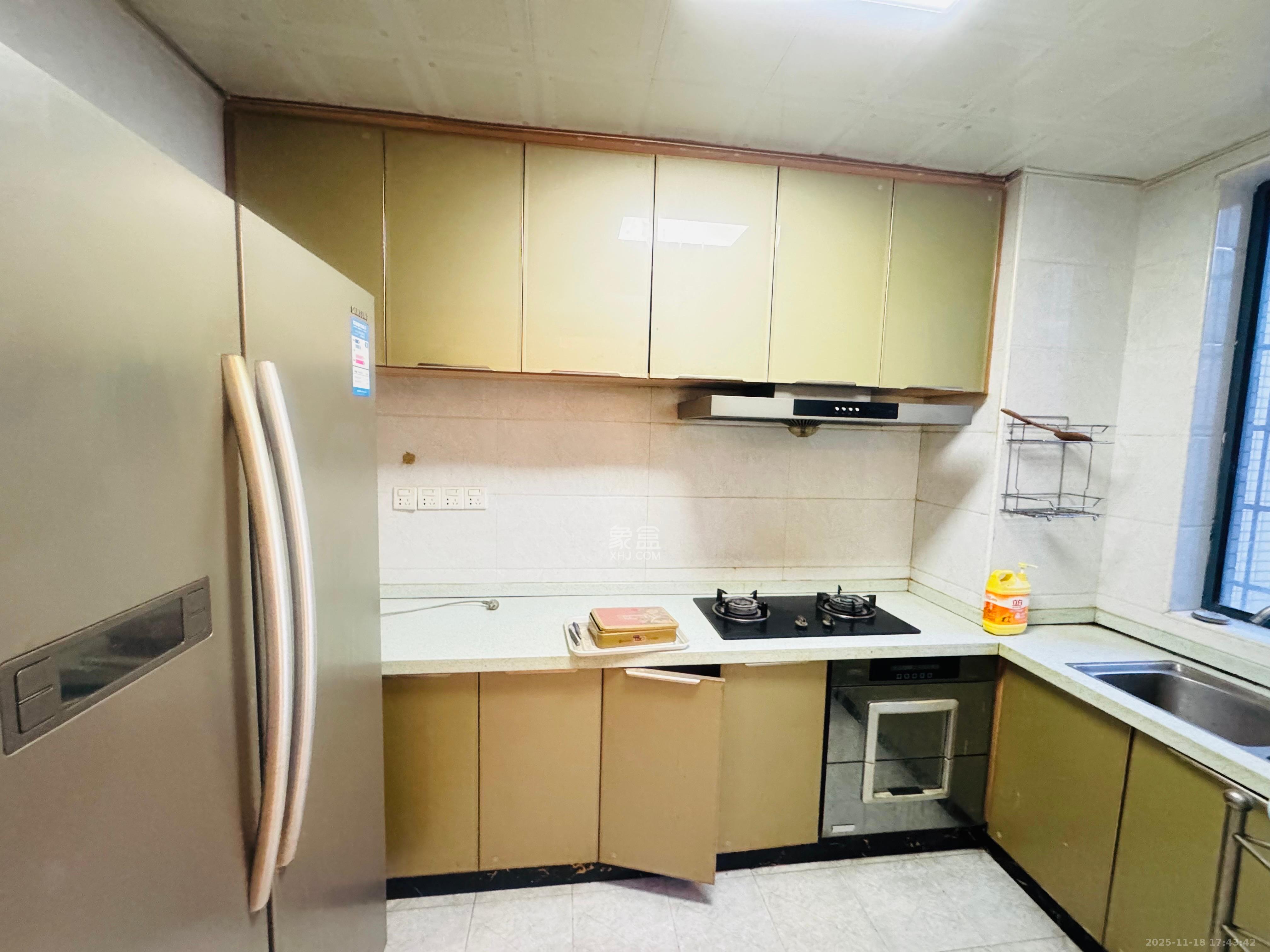 泰龙华府  3室2厅2卫    2200.0元/月室内图