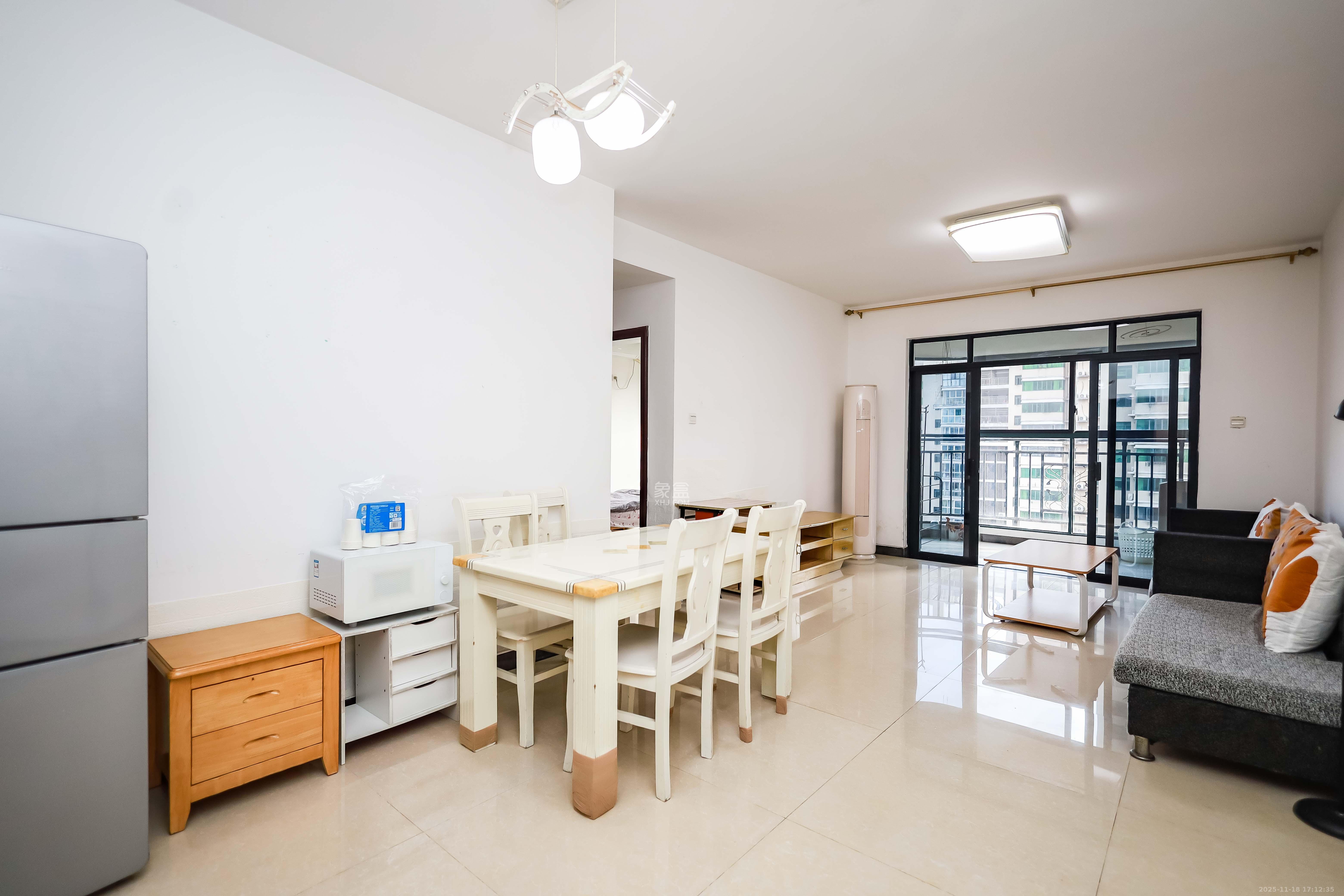 永祺西京  3室2厅2卫    110.0万客厅