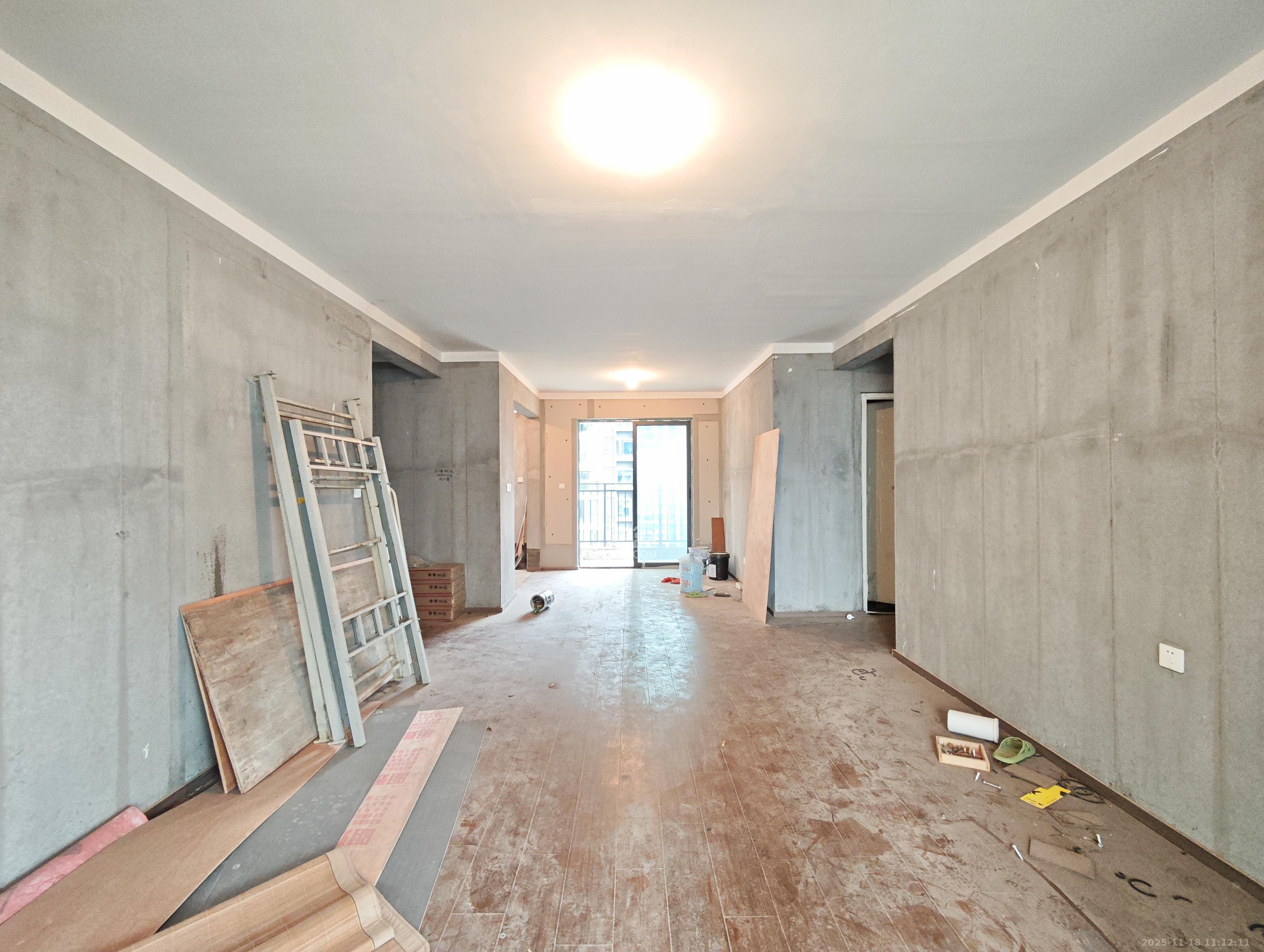 长房岭秀时代 4室2厅2卫 118.0万 长房岭秀时代 4室2厅2卫 118.0万客厅