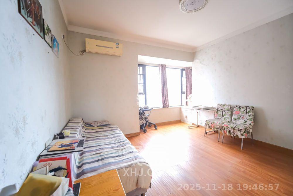 三一街区  3室2厅2卫    1900.0元/月室内图