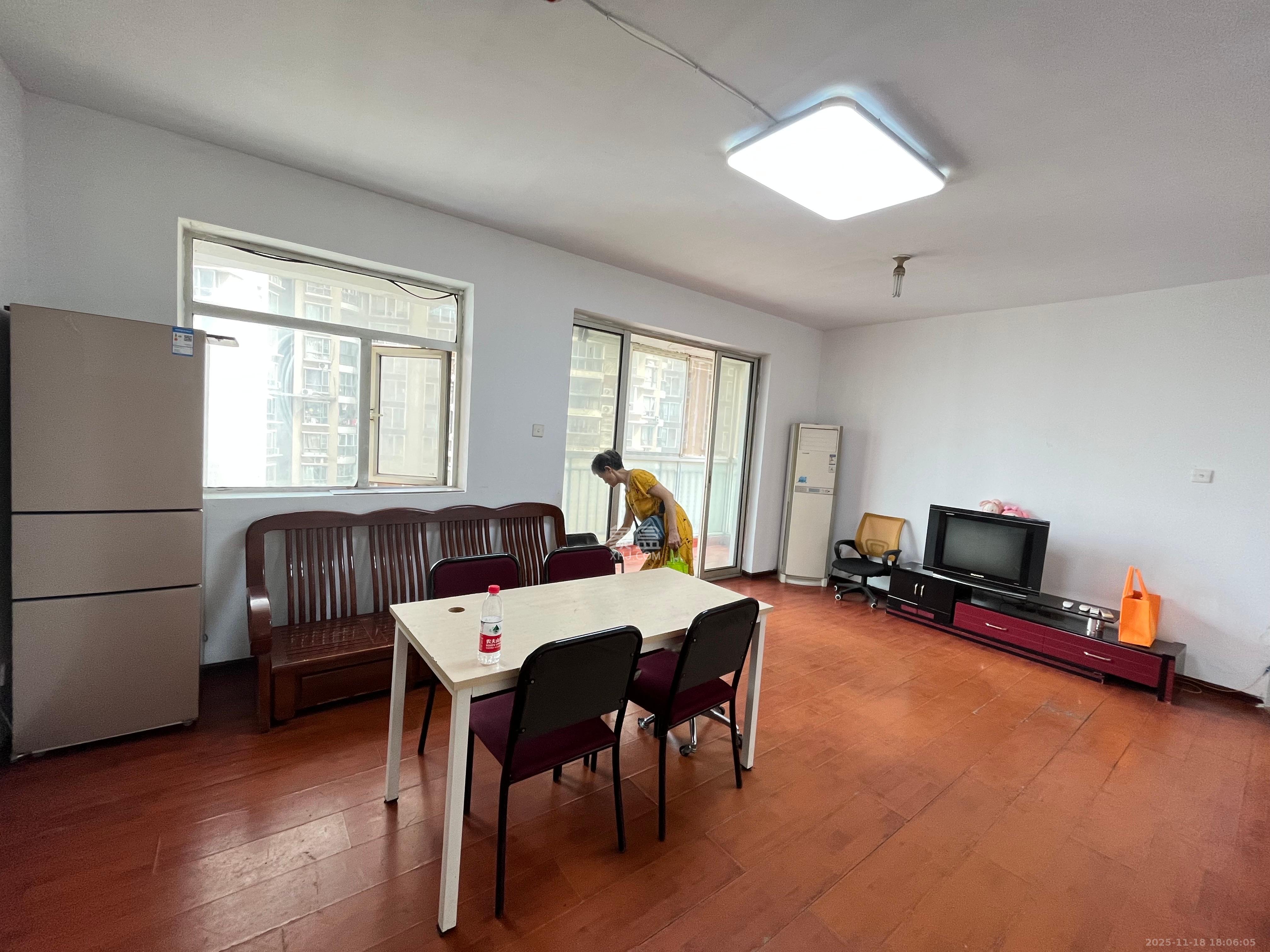 凯通国际城（凯通朝庭）  3室1厅1卫    2000.0元/月