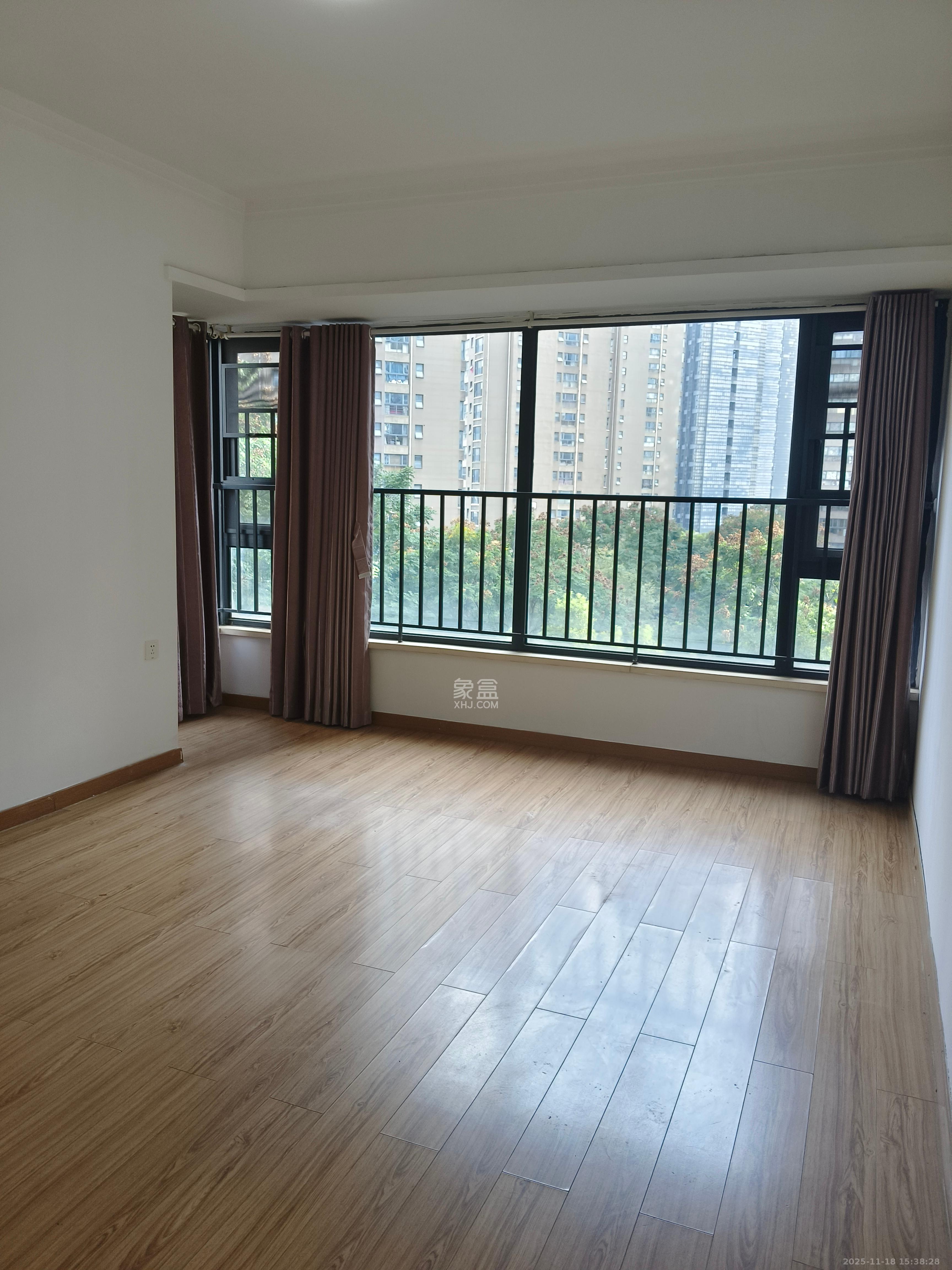 藏珑湖上国际花园 4室2厅2卫 3000.0元/月 藏珑湖上国际花园 4室2厅2卫 3000.0元/月室内图