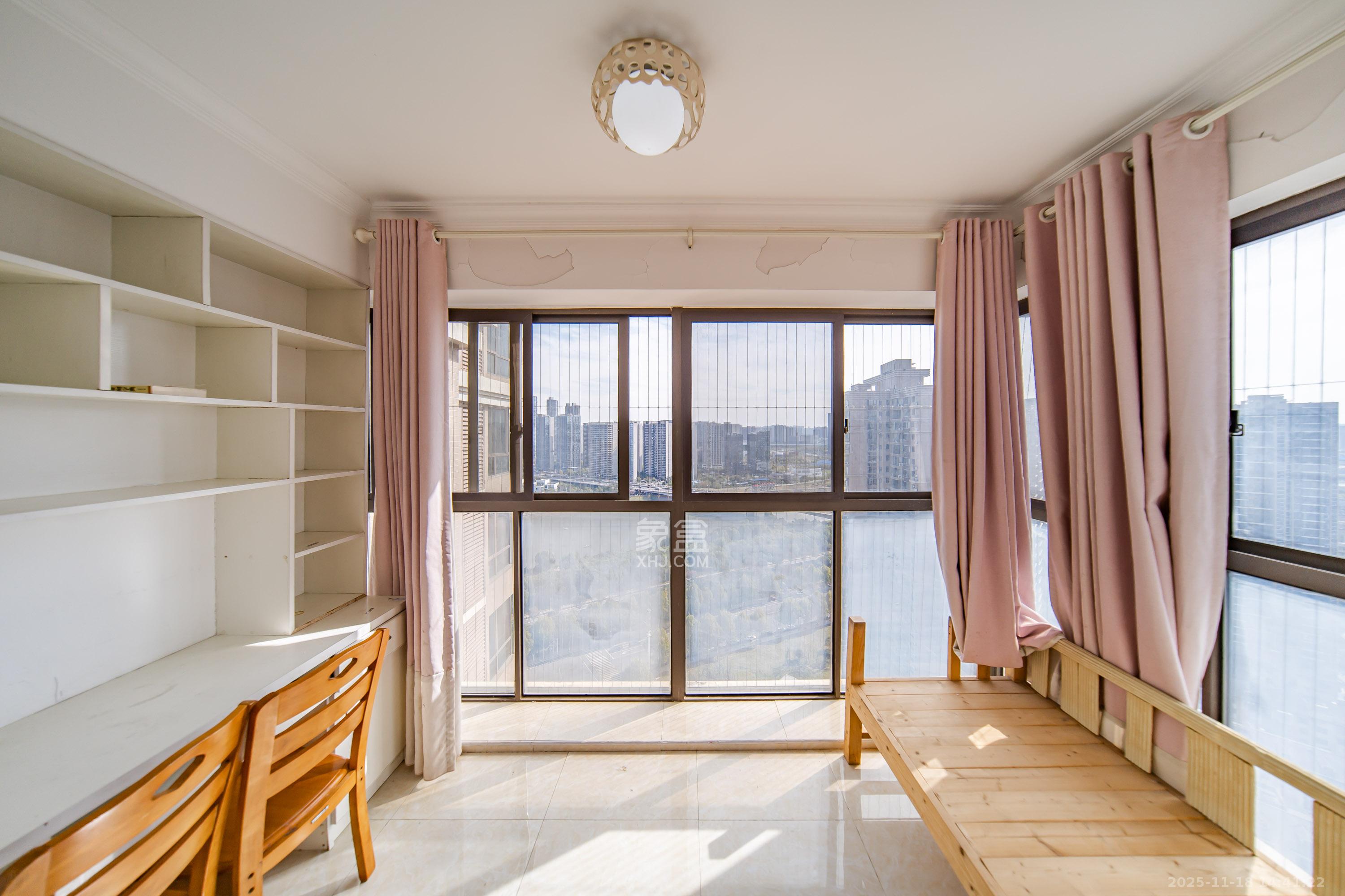 海洋半岛（月珑湾）  3室2厅2卫    108.0万阳台