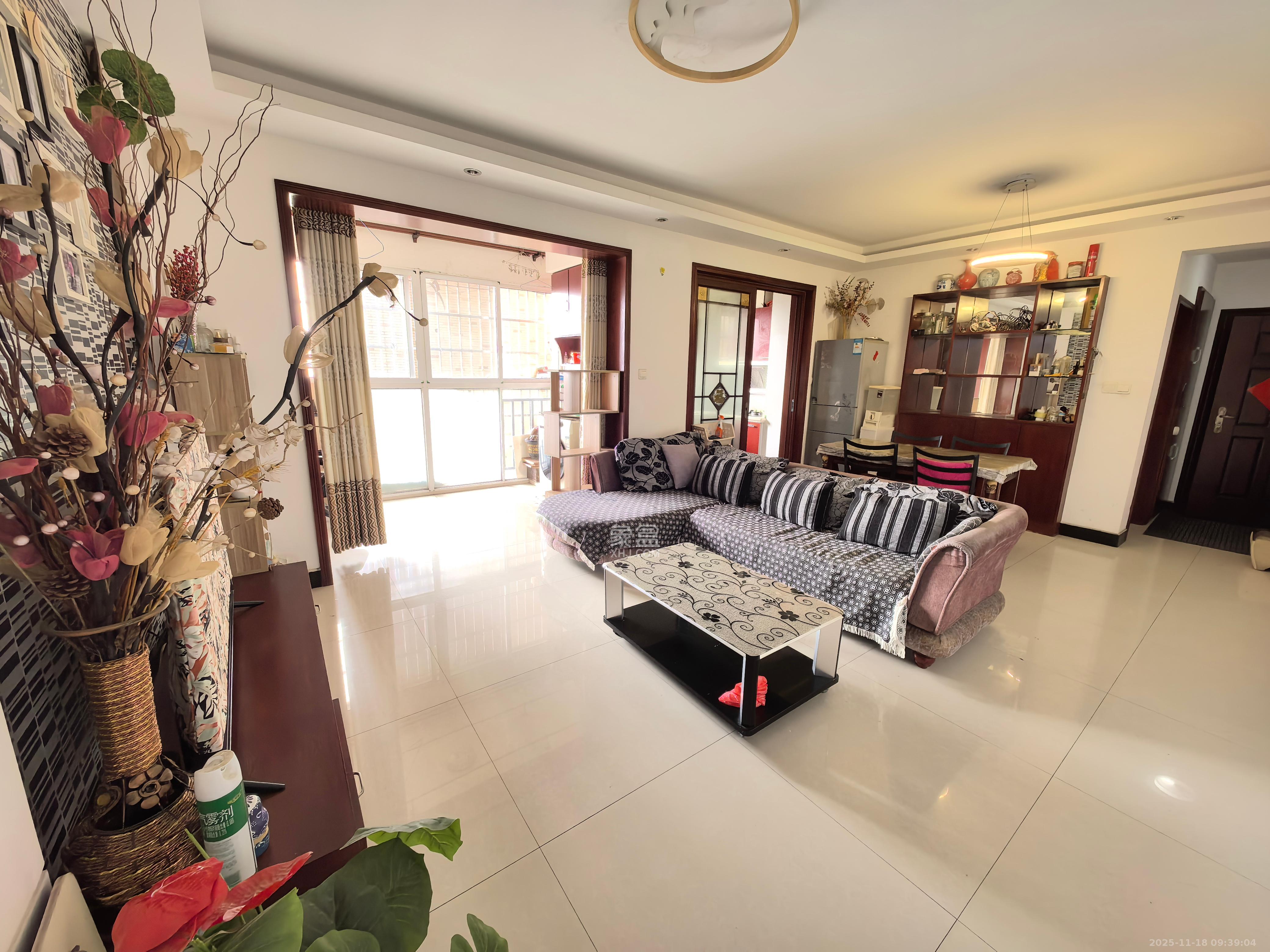 紫晶城  3室2厅1卫    1600.0元/月