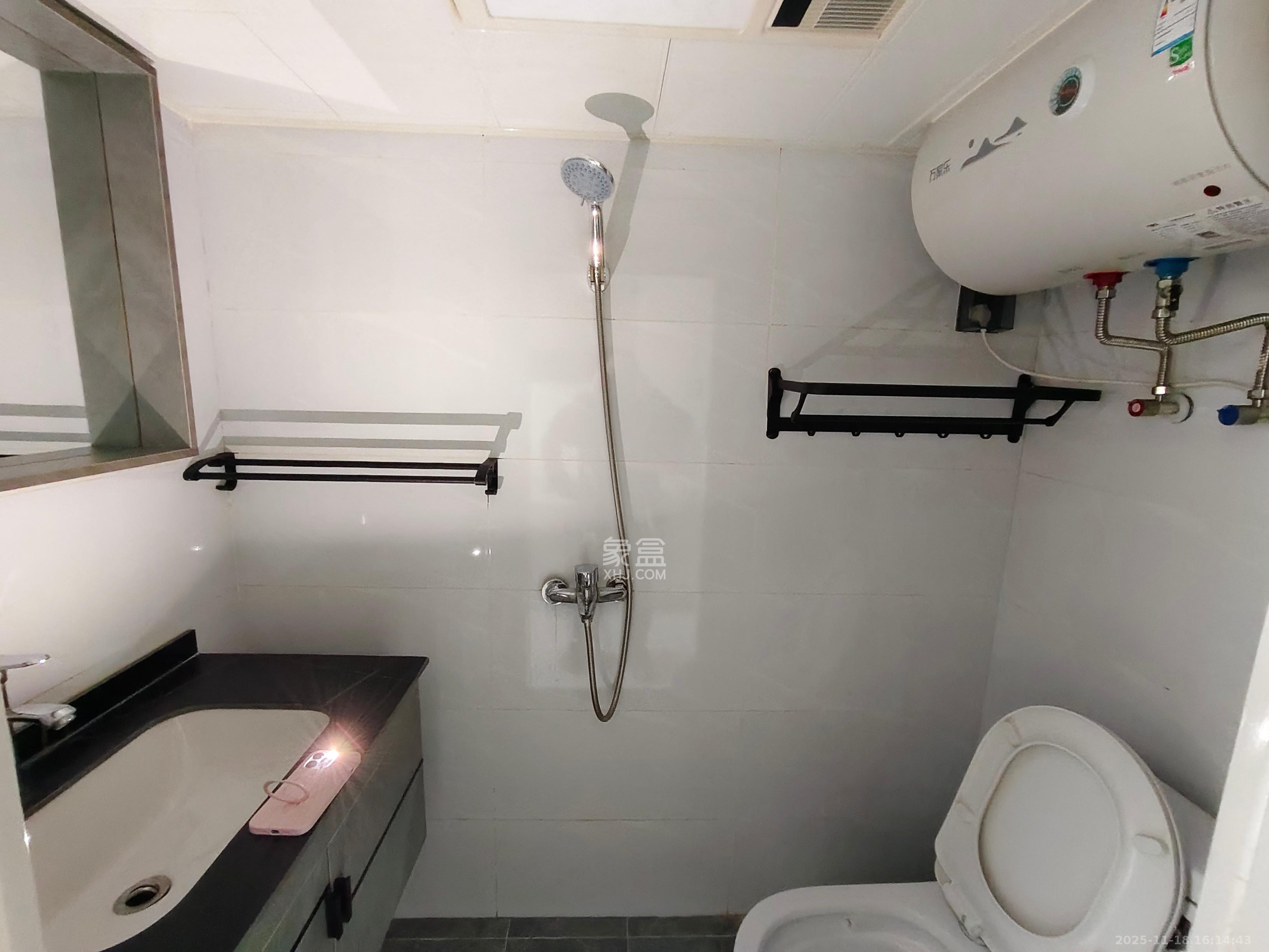 保利天禧EF区 1室1厅1卫 1800.0元/月 保利天禧EF区 1室1厅1卫 1800.0元/月室内图