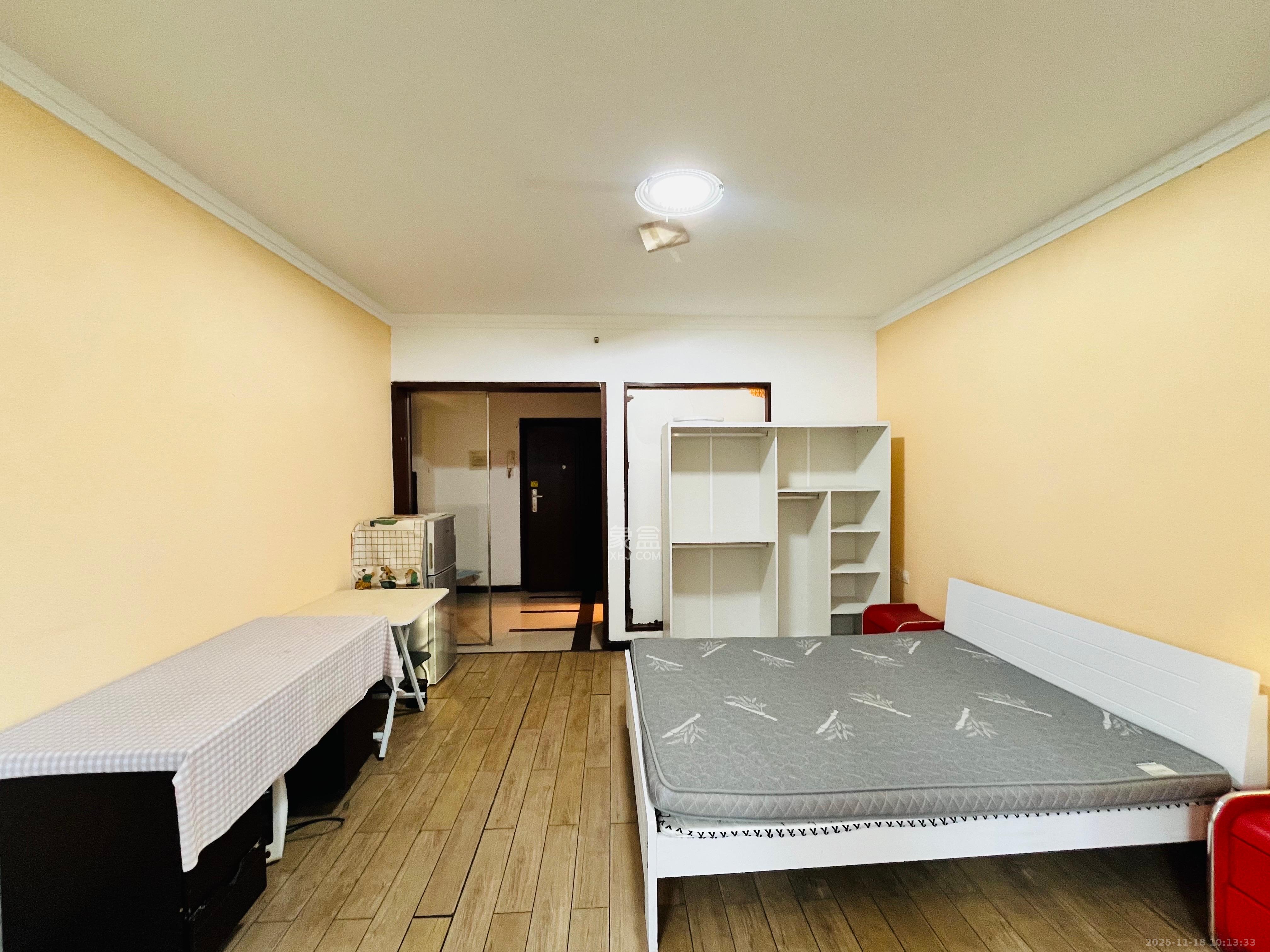 标志商务中心  1室1厅1卫    1200.0元/月室内图