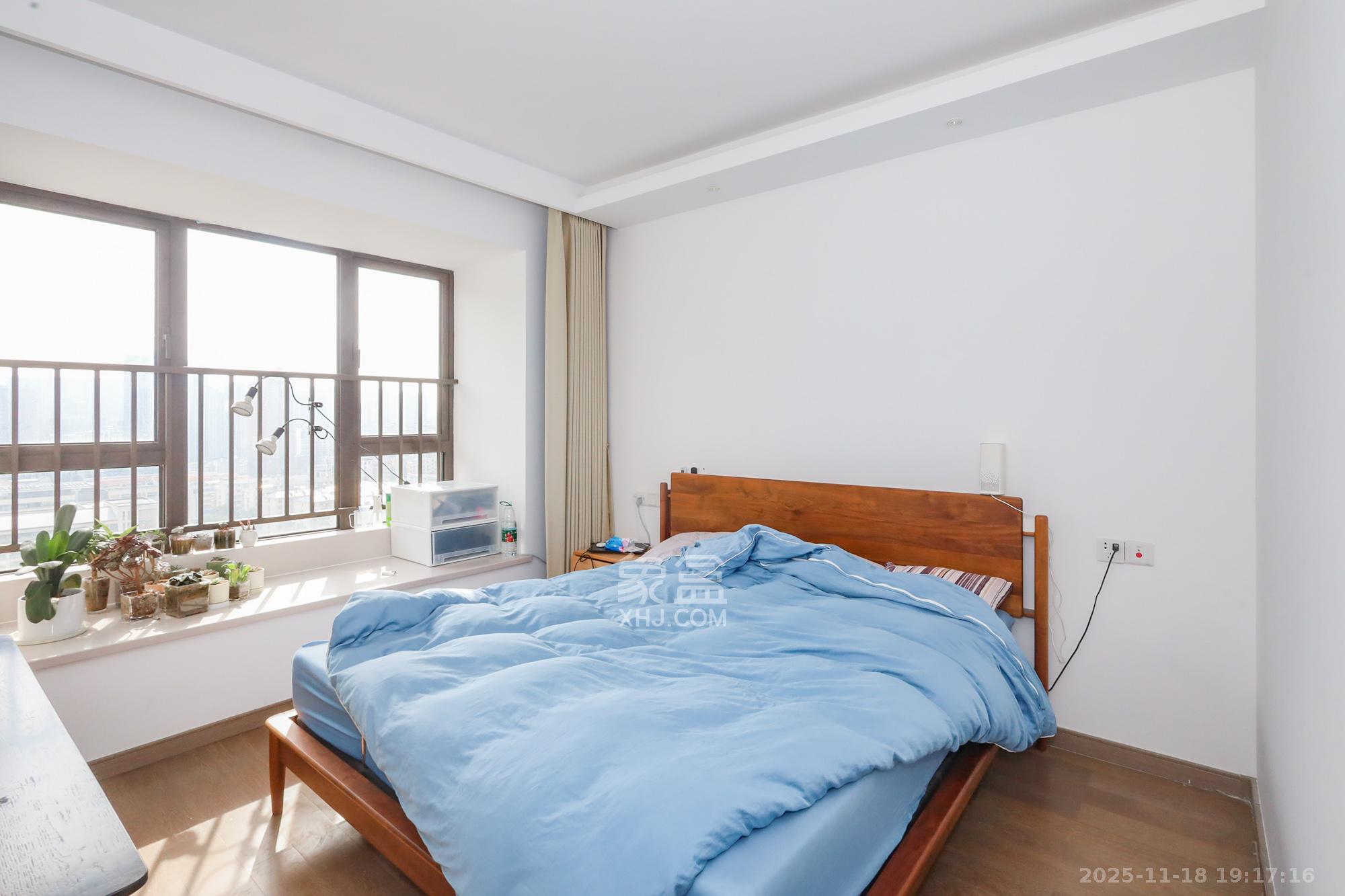 龙湖铂金中心(龙湖春江郦城) 4室2厅2卫 288.0万 龙湖铂金中心(龙湖春江郦城) 4室2厅2卫 288.0万卧室