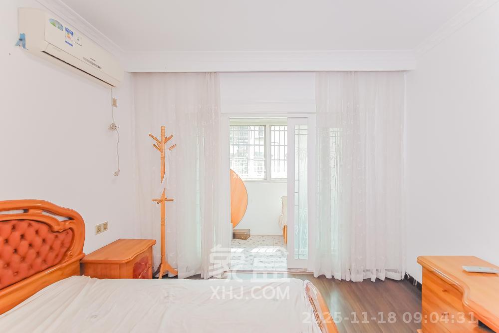 南建公寓  3室2厅2卫    2000.0元/月室内图