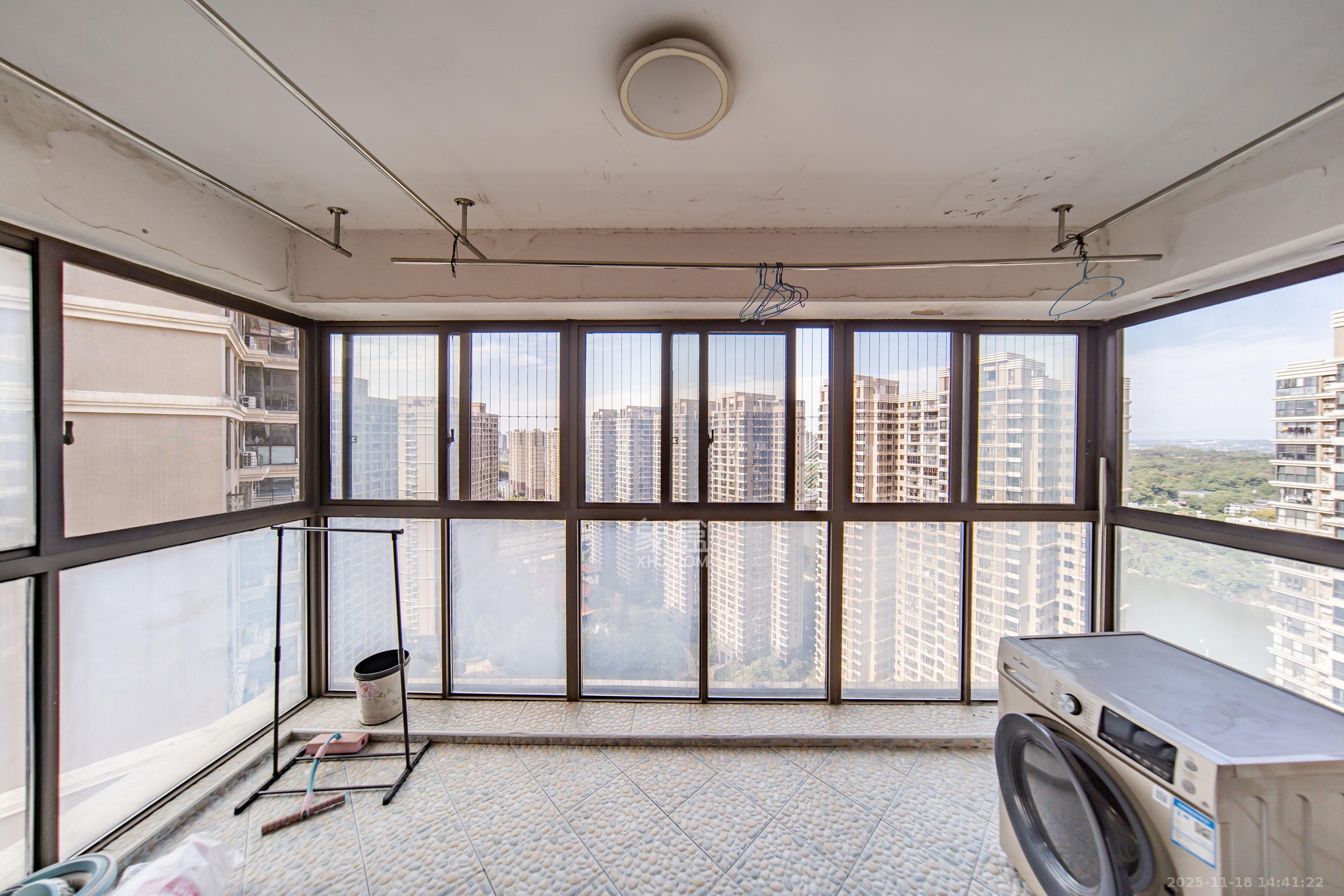 海洋半岛(月珑湾) 3室2厅2卫 108.0万 海洋半岛(月珑湾) 3室2厅2卫 108.0万阳台