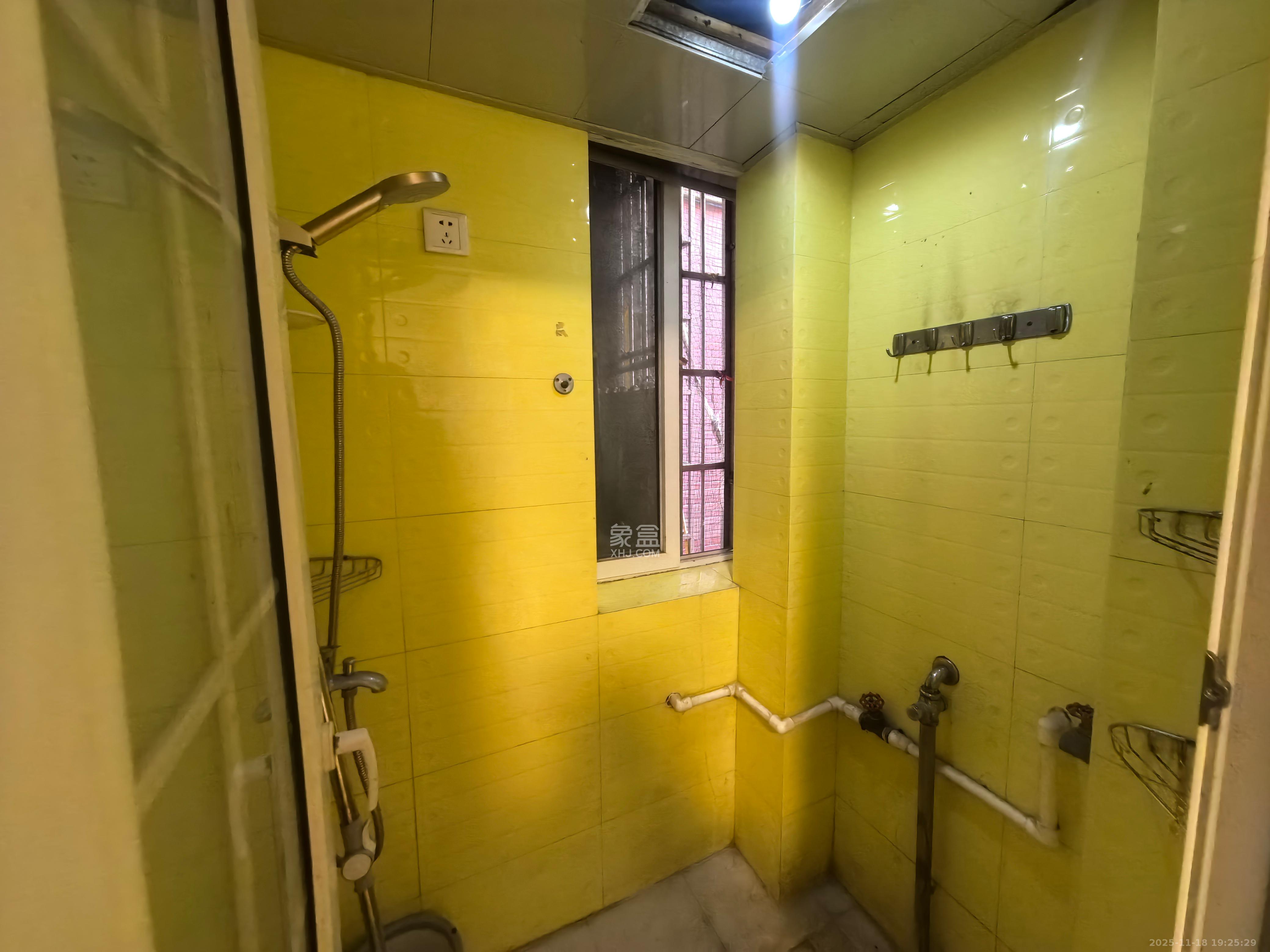 丰园城(鄱阳小区二期) 1室1厅1卫 1000.0元/月 丰园城(鄱阳小区二期) 1室1厅1卫 1000.0元/月室内图