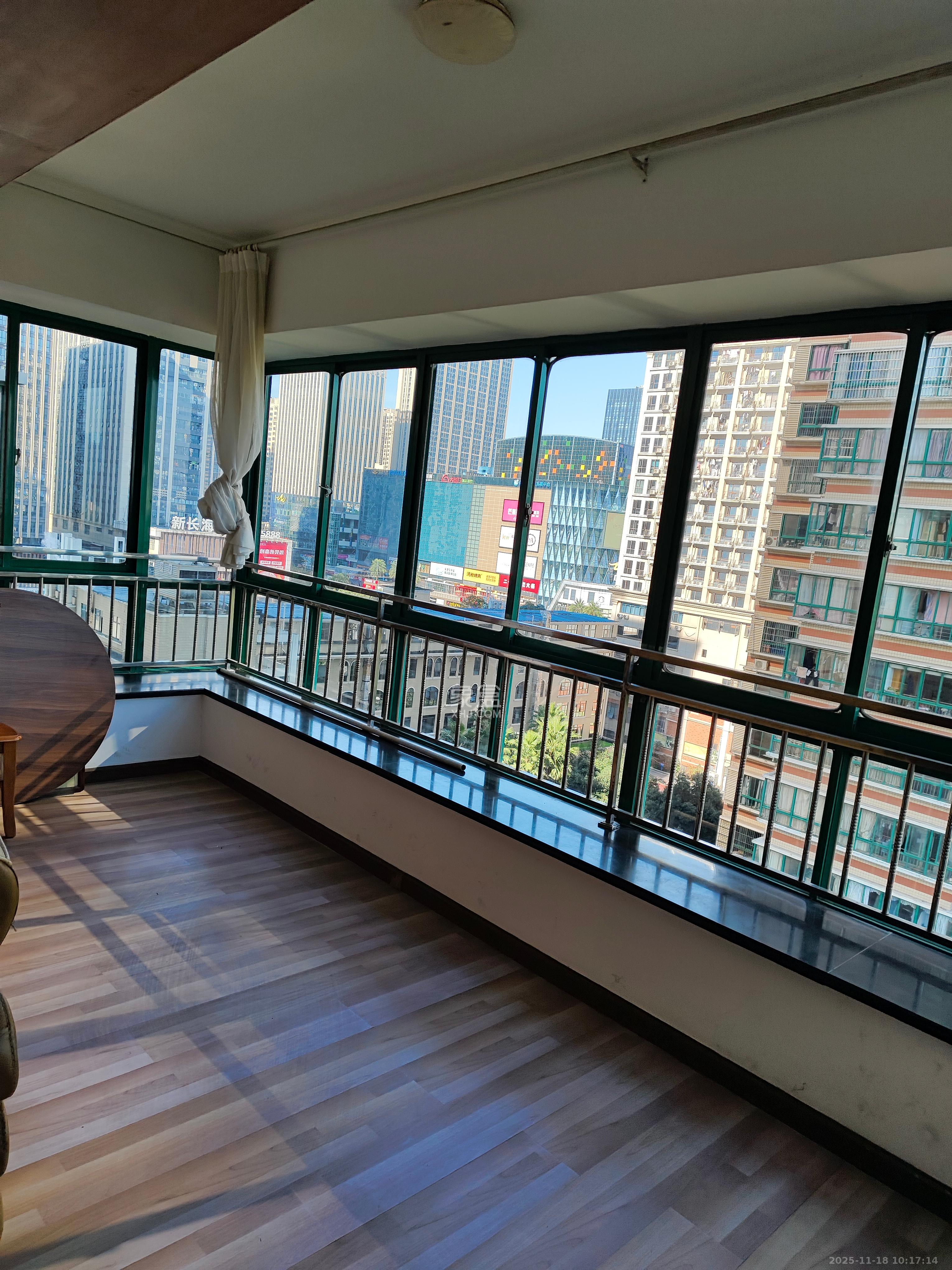 明城公寓  5室2厅2卫    3000.0元/月室内图