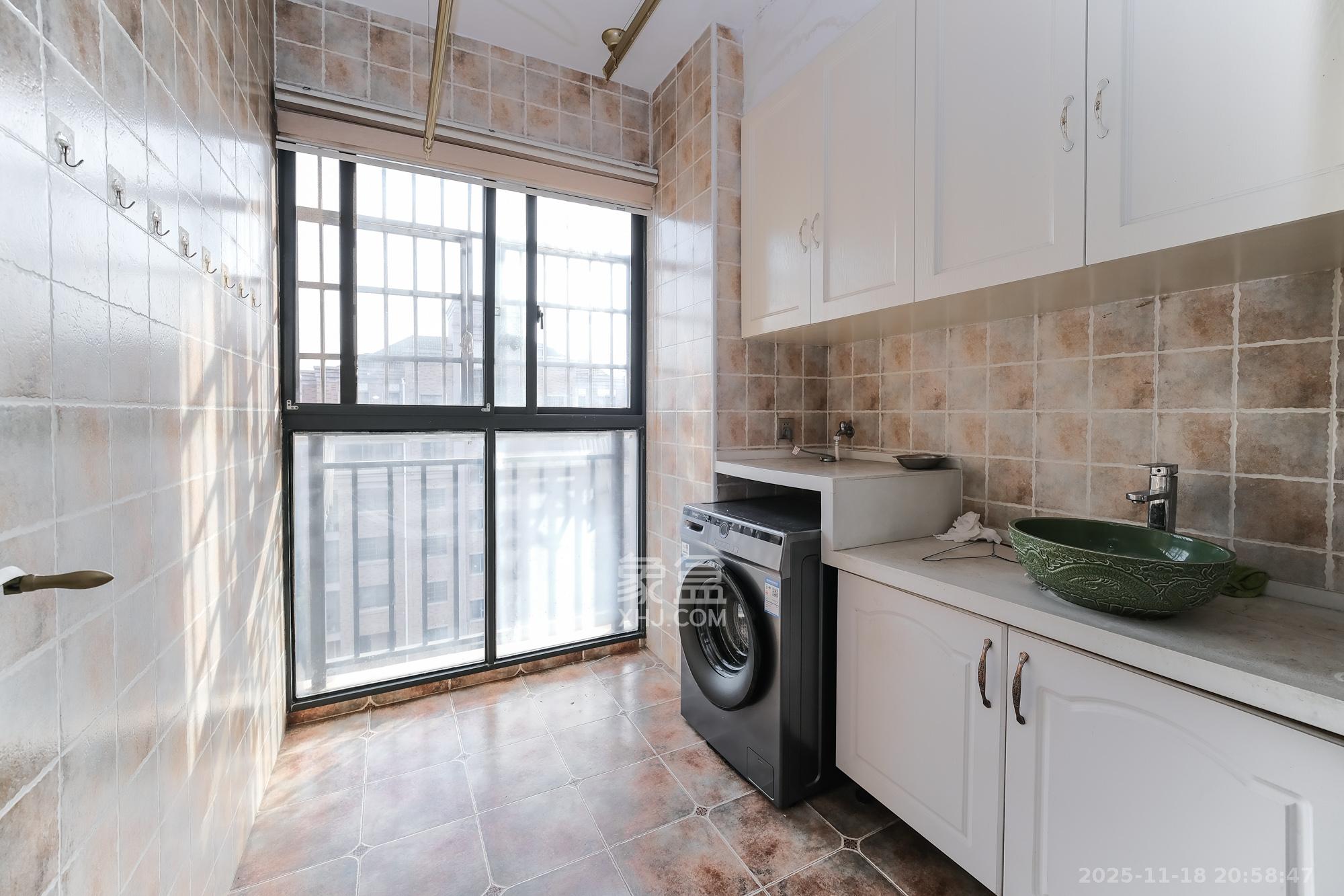 山水湾 3室2厅1卫 58.8万 山水湾 3室2厅1卫 58.8万阳台