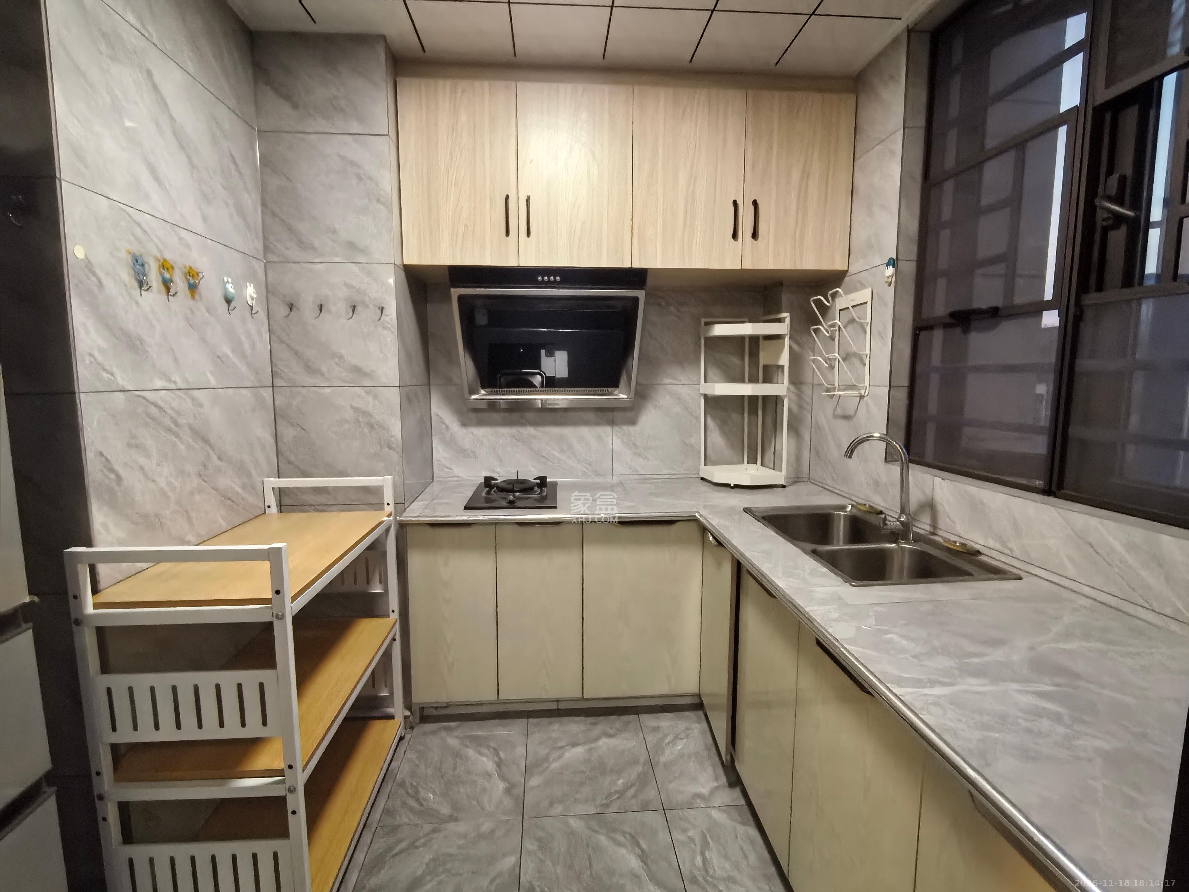 保利大都汇一期、二期  4室2厅2卫    3400.0元/月室内图