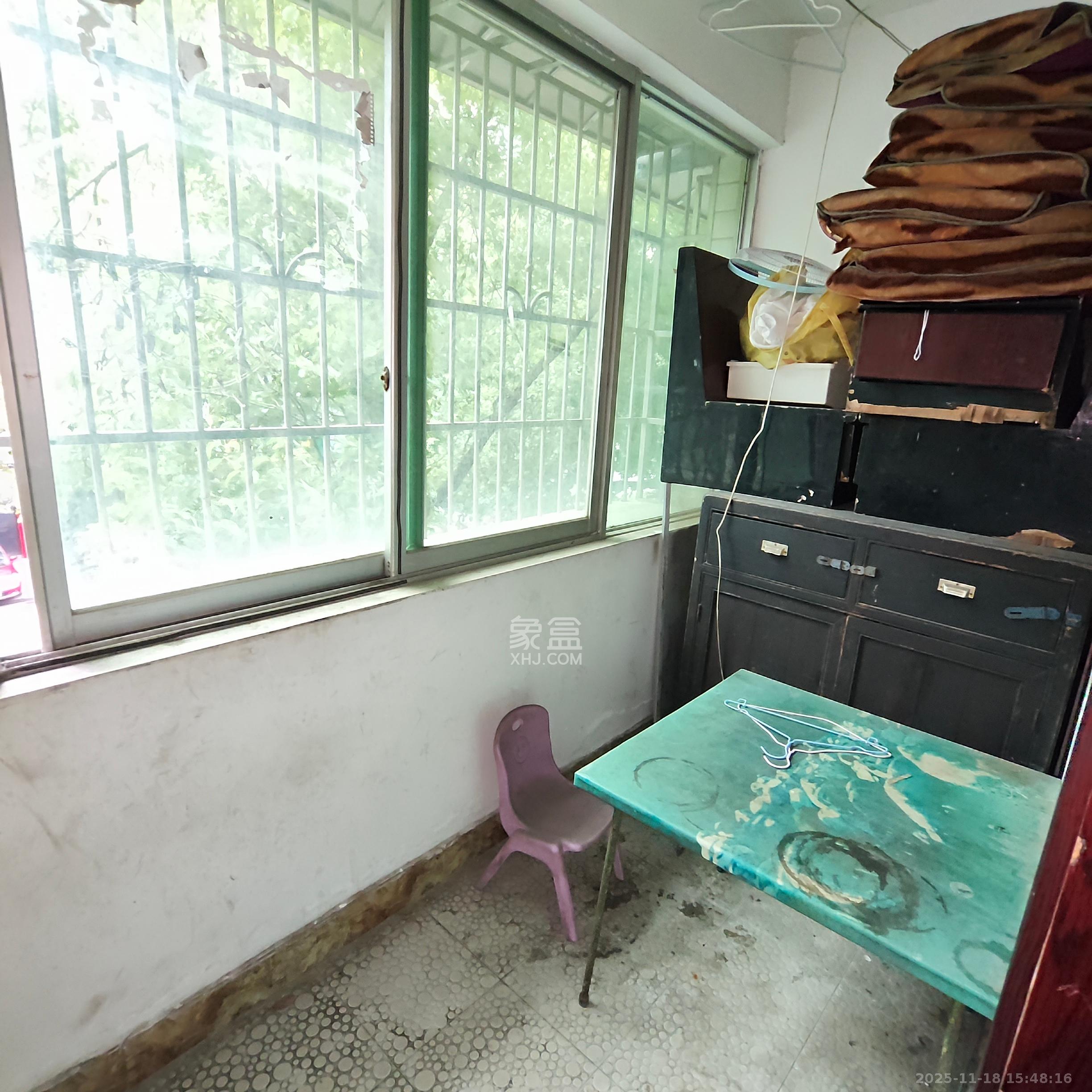 中南汽车世界  2室2厅1卫    1200.0元/月室内图