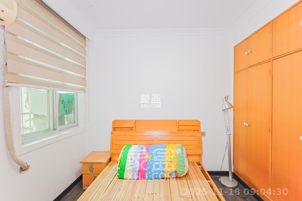 南建公寓  3室2厅2卫    2000.0元/月室内图