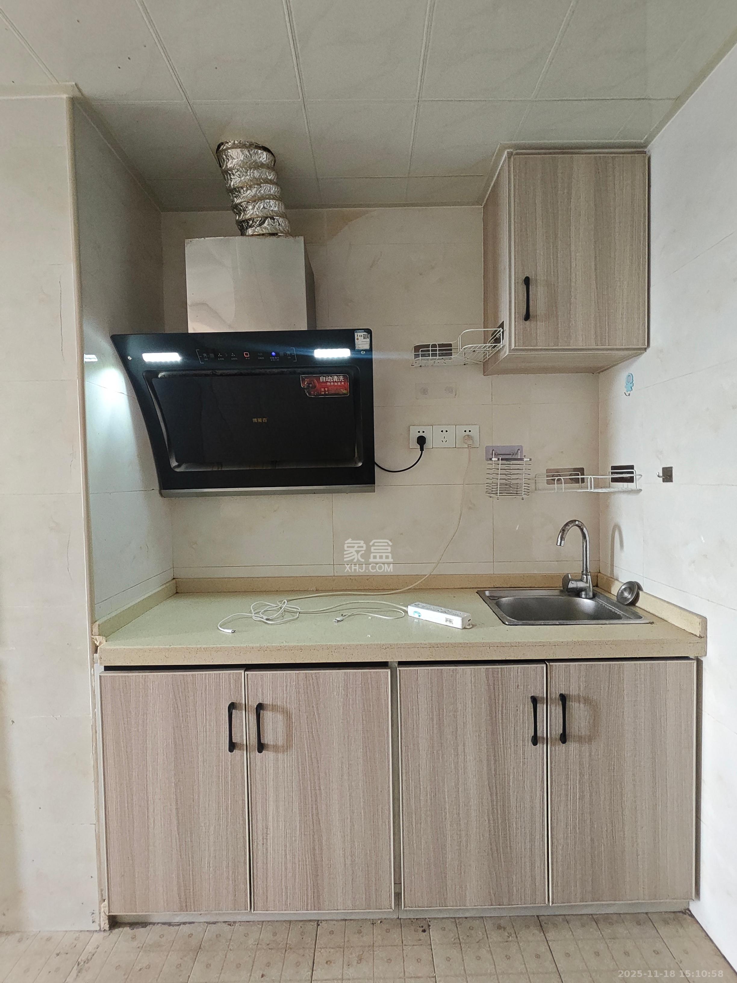 生活艺术城  1室1厅1卫    1300.0元/月室内图