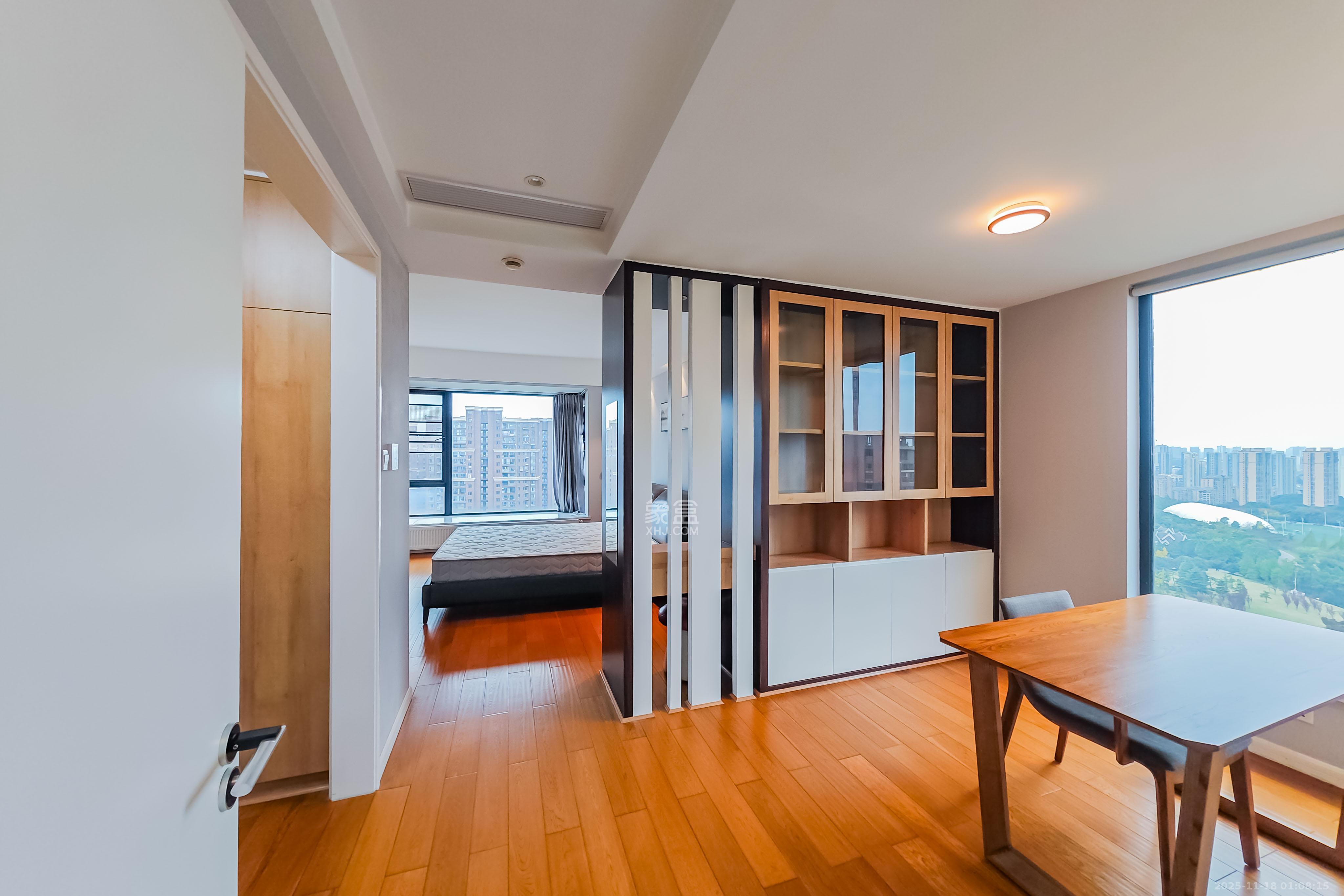 京武浪琴山一、二期  4室2厅2卫    400.0万卧室