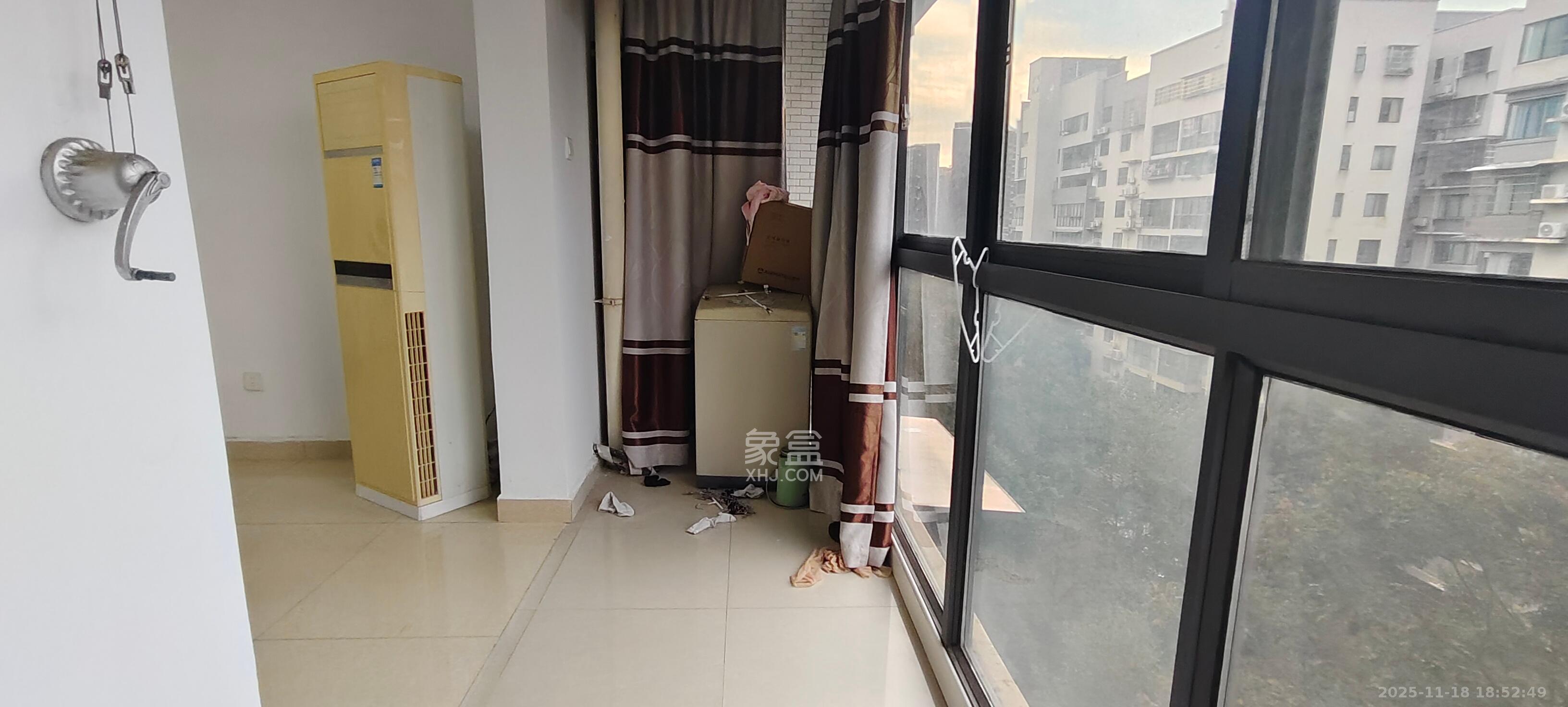 华银天际 3室2厅2卫 2200.0元/月 华银天际 3室2厅2卫 2200.0元/月室内图