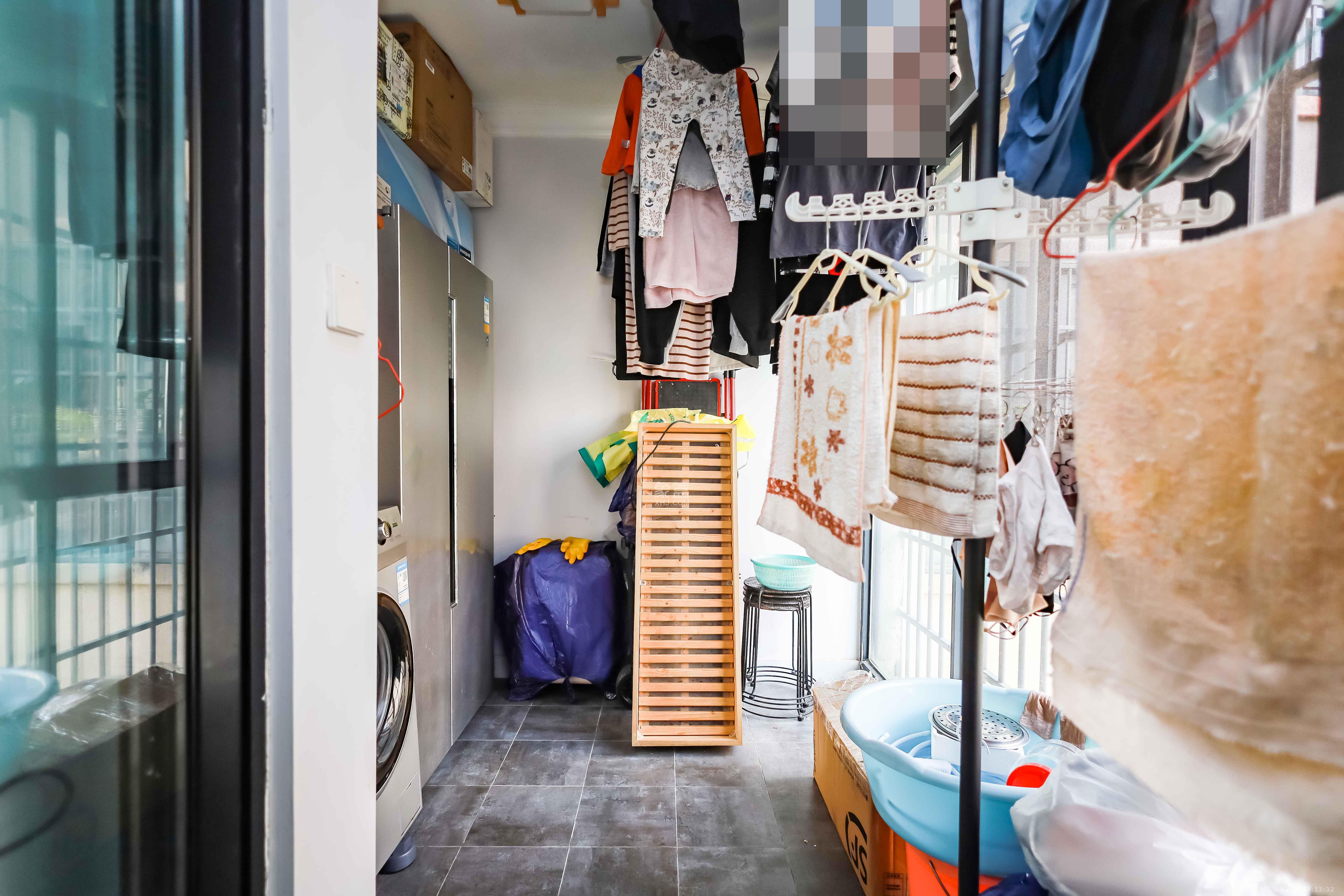 天麓尚层 3室2厅1卫 75.0万 天麓尚层 3室2厅1卫 75.0万阳台